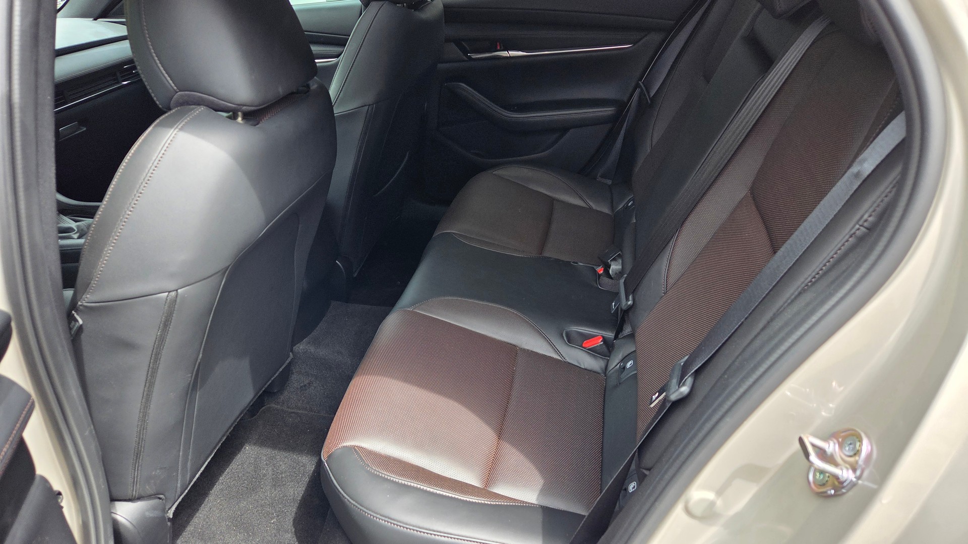 MAZDA 3 Hatchback SKYACTIV-X M Hybrid 186 Takumi Automat-image-8