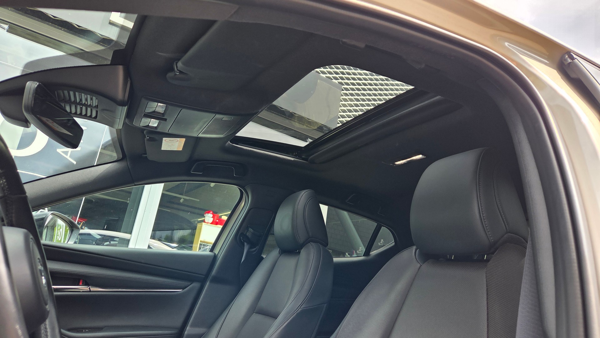 MAZDA 3 Hatchback SKYACTIV-X M Hybrid 186 Takumi Automat-image-12