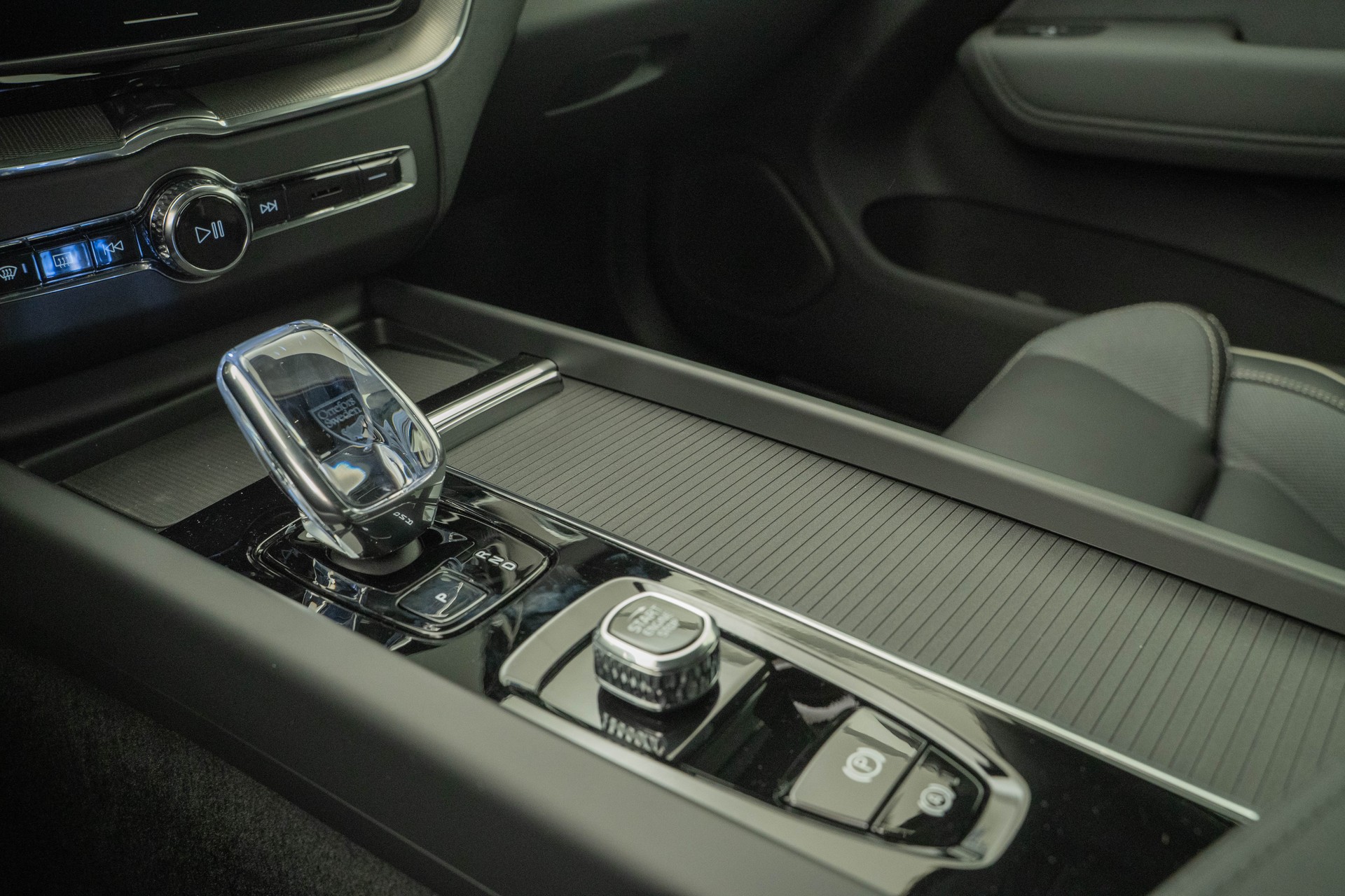 VOLVO XC60 2.0 T8 TE Black Edition eAWD-image-12
