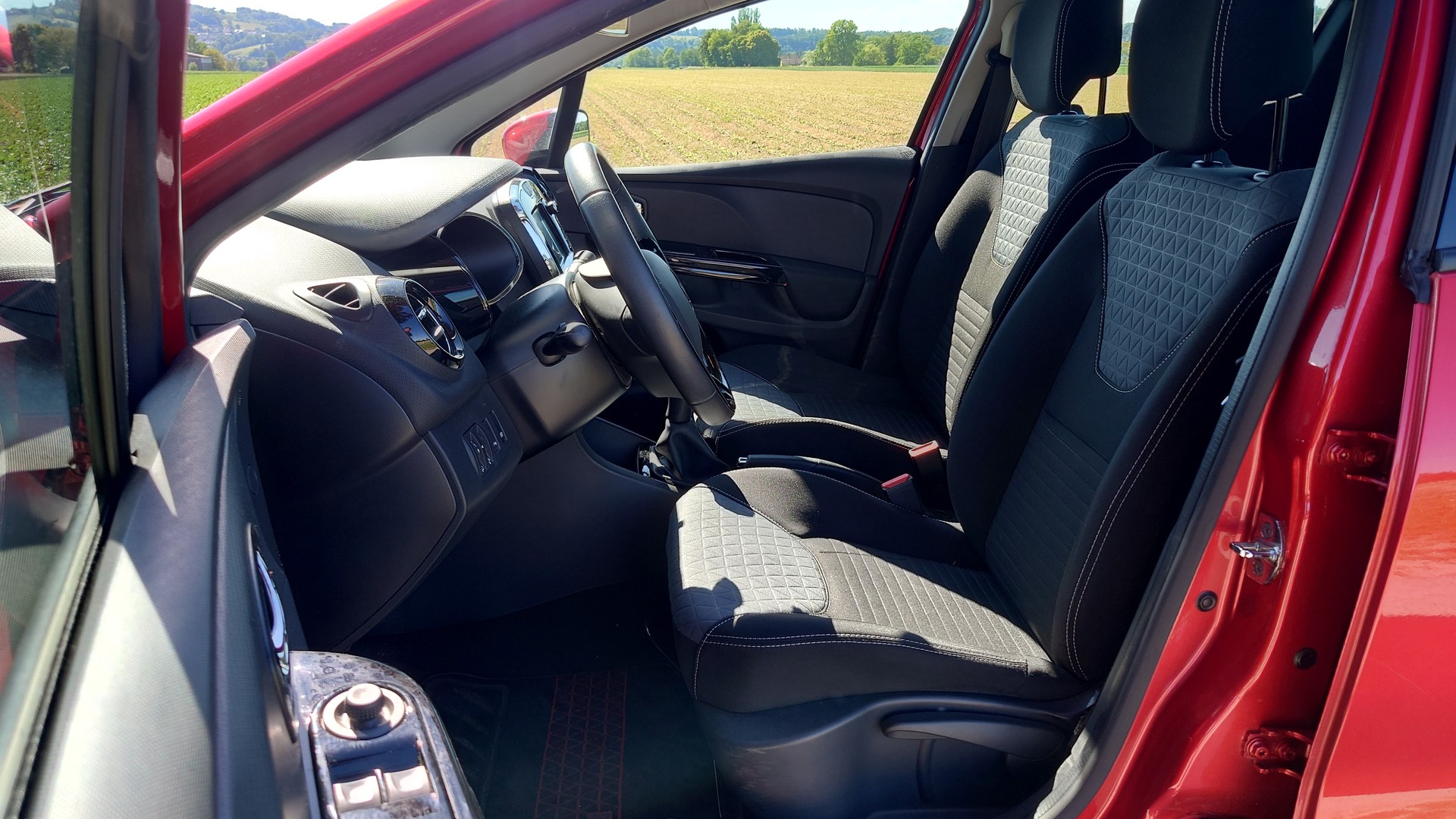 RENAULT Clio 1.5 dCi Swiss Edition-image-10