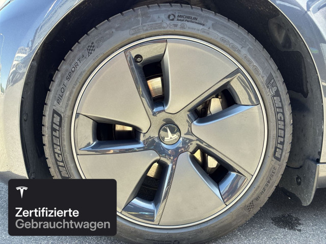 TESLA Model 3 Long Range AWD-image-4