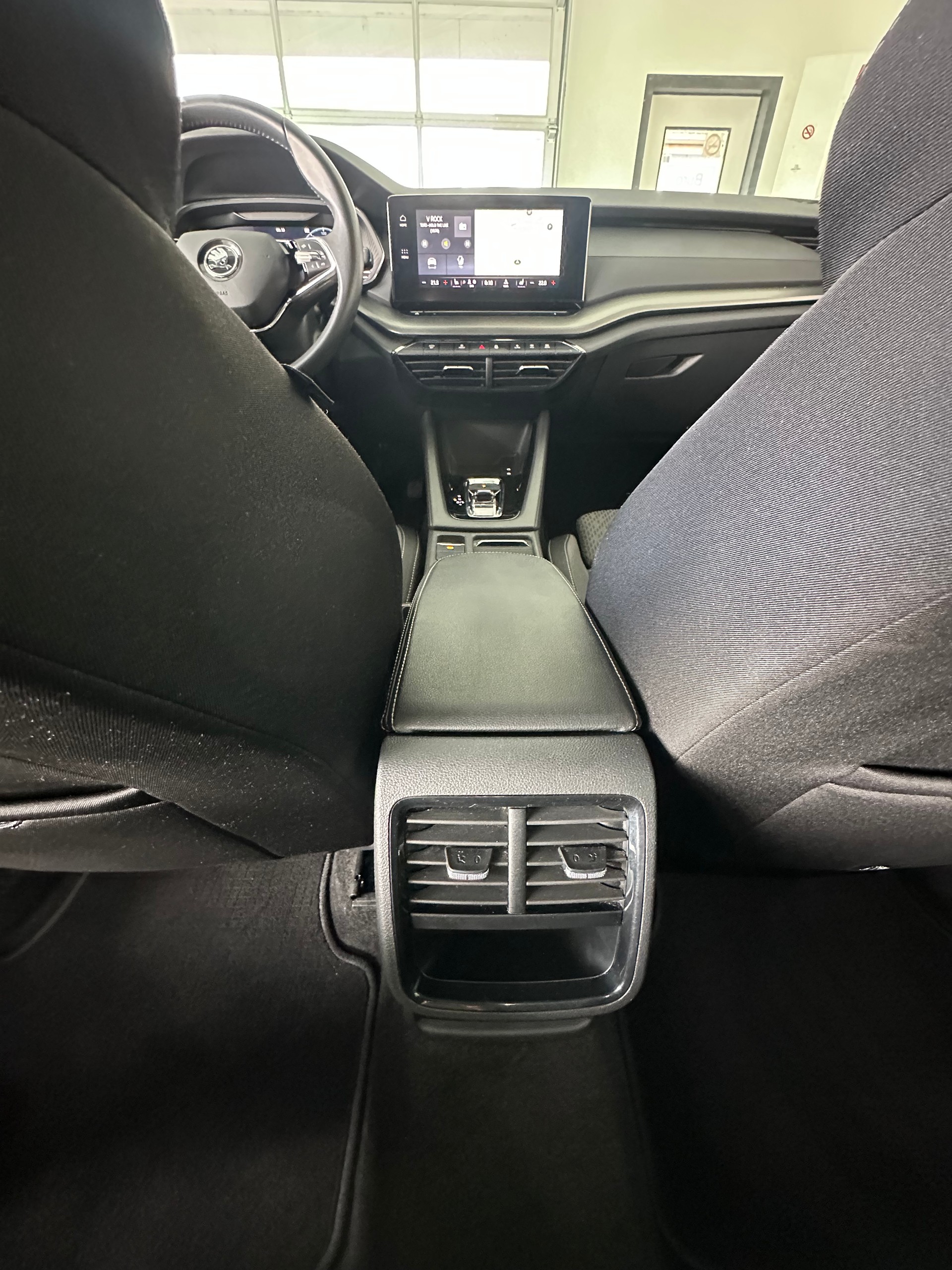 SKODA Octavia Combi 2.0 TDI DSG Style-image-13