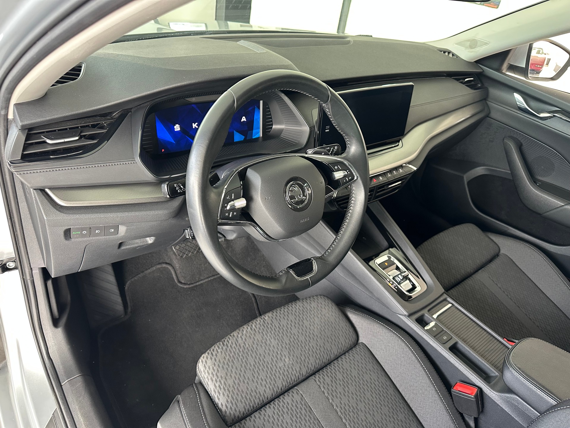 SKODA Octavia Combi 2.0 TDI DSG Style-image-7