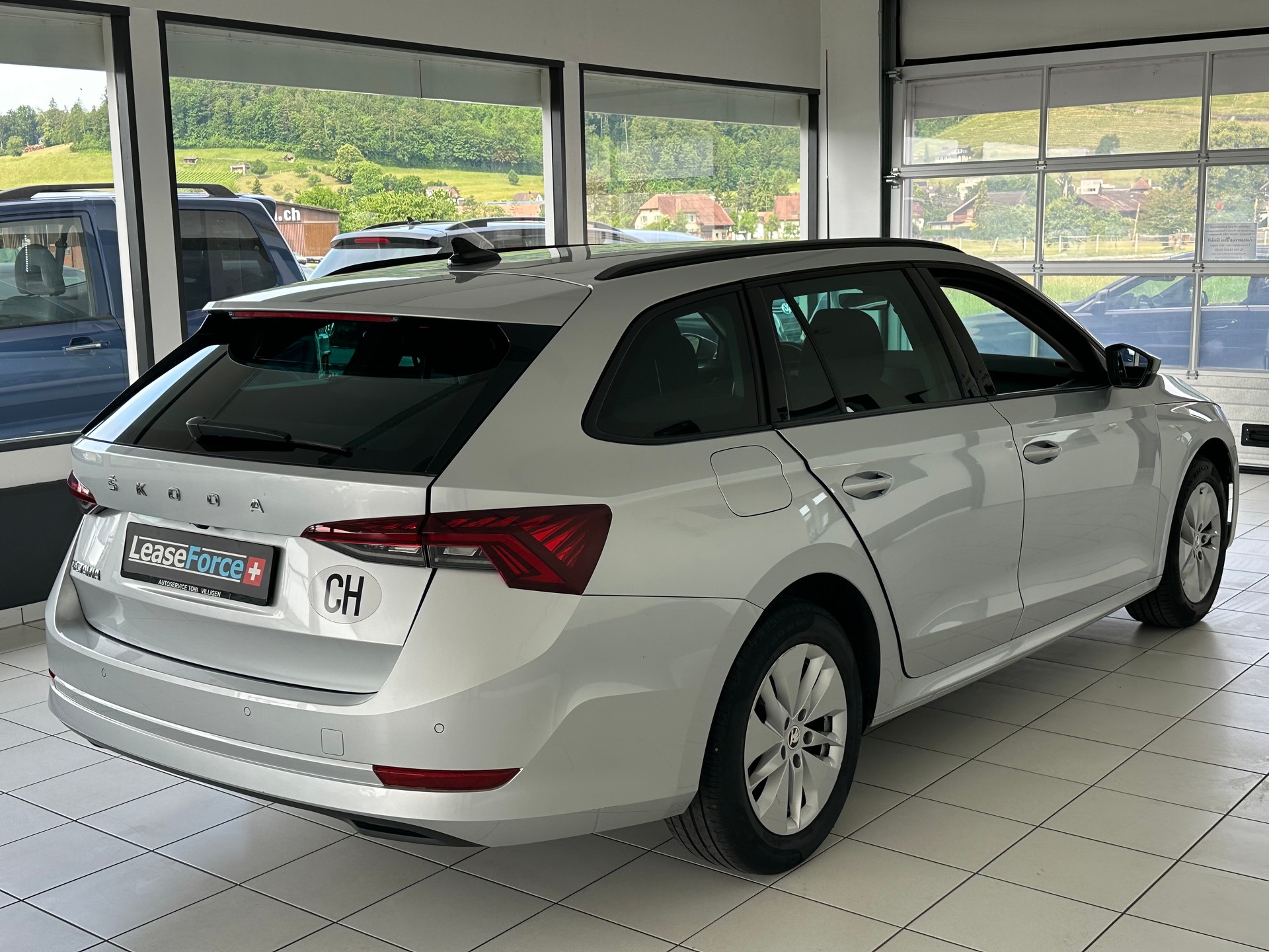 SKODA Octavia Combi 2.0 TDI DSG Style-image-3