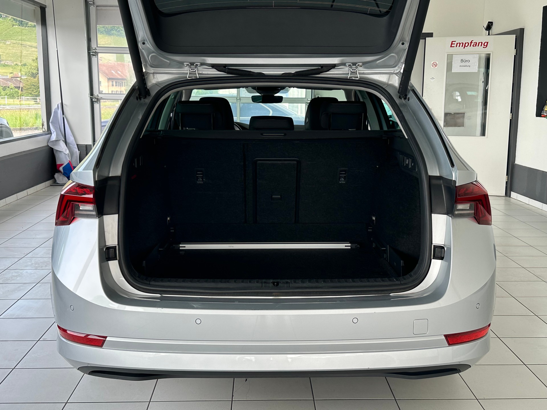 SKODA Octavia Combi 2.0 TDI DSG Style-image-5