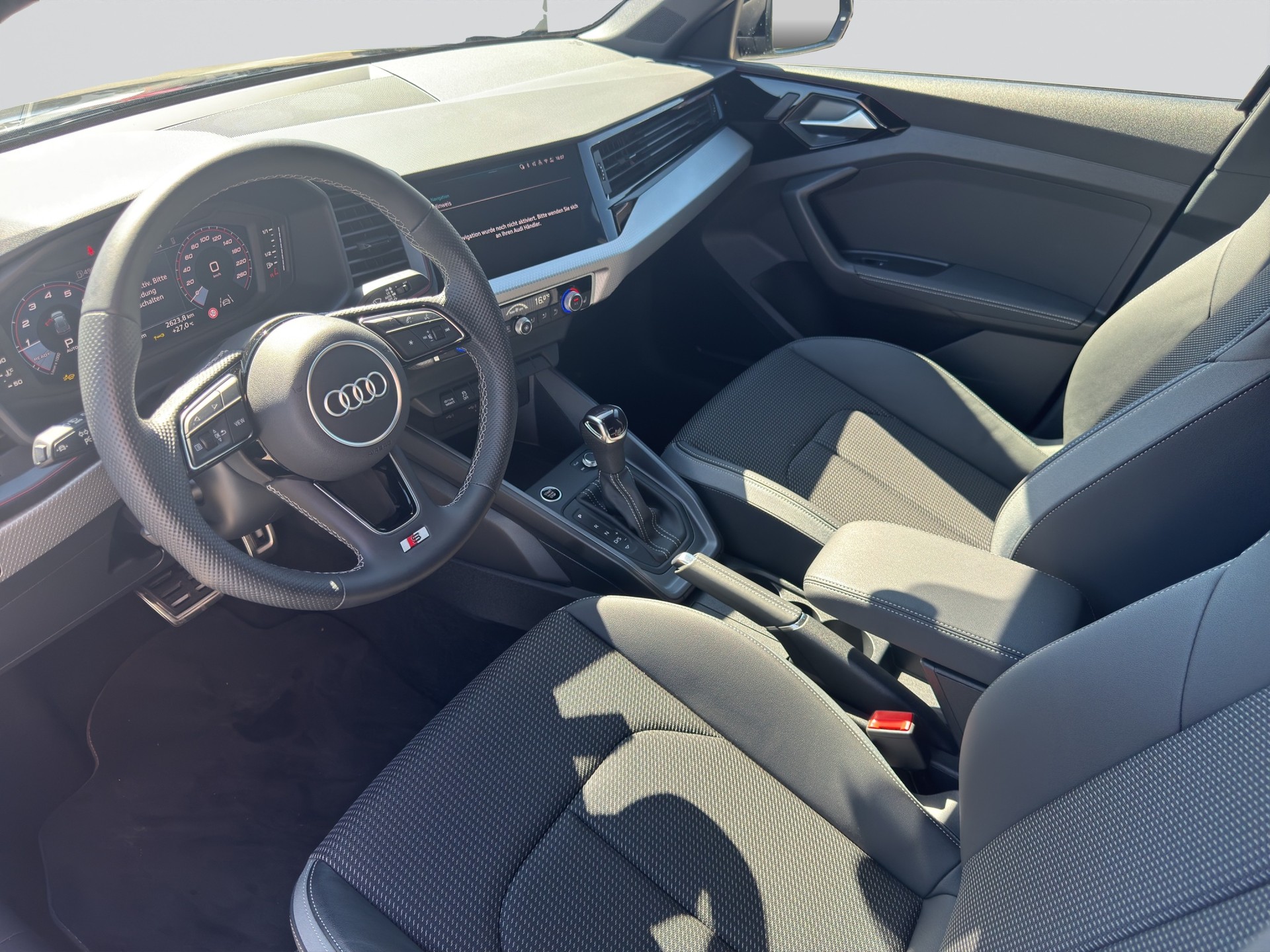 AUDI A1 Sportback 40 TFSI S Line Schwarz Optik S-tronic-image-6