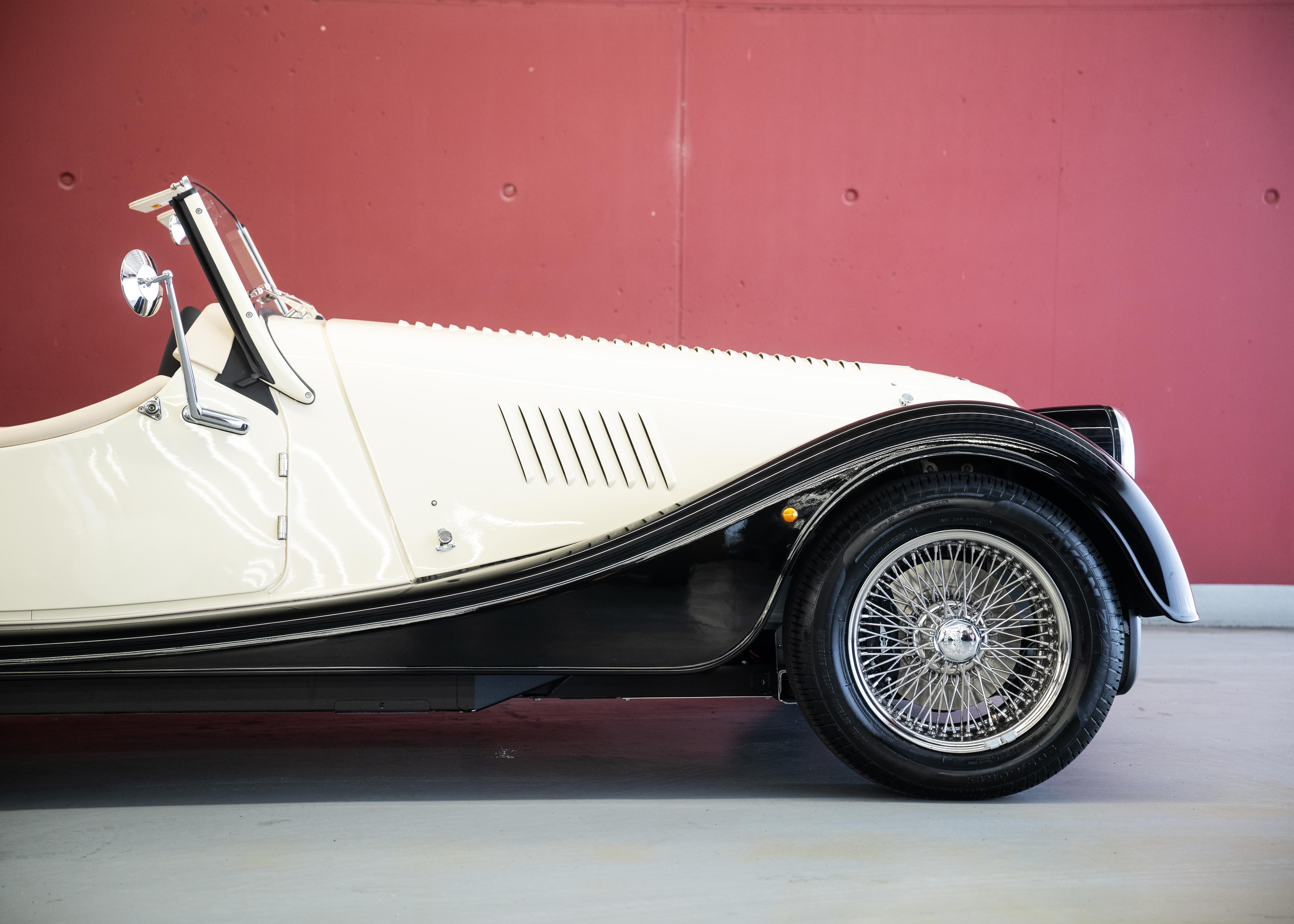 Image MORGAN 4-4 Plus Four 2.0 Automatic (Swiss new car, Two-tone Morgan paint, 30-month factory warranty)