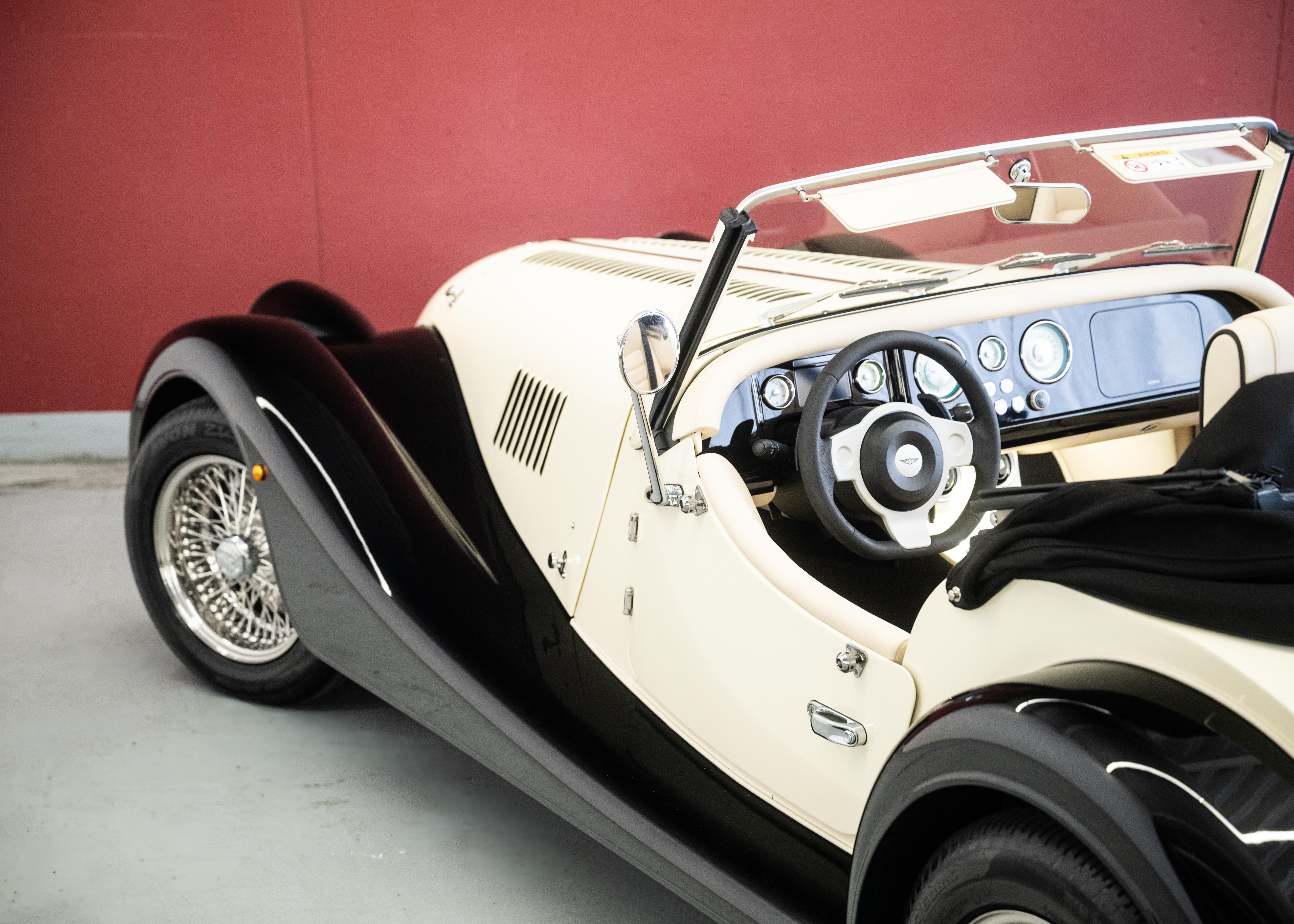Image MORGAN 4-4 Plus Four 2.0 Automatic (Swiss new car, Two-tone Morgan paint, 30-month factory warranty)