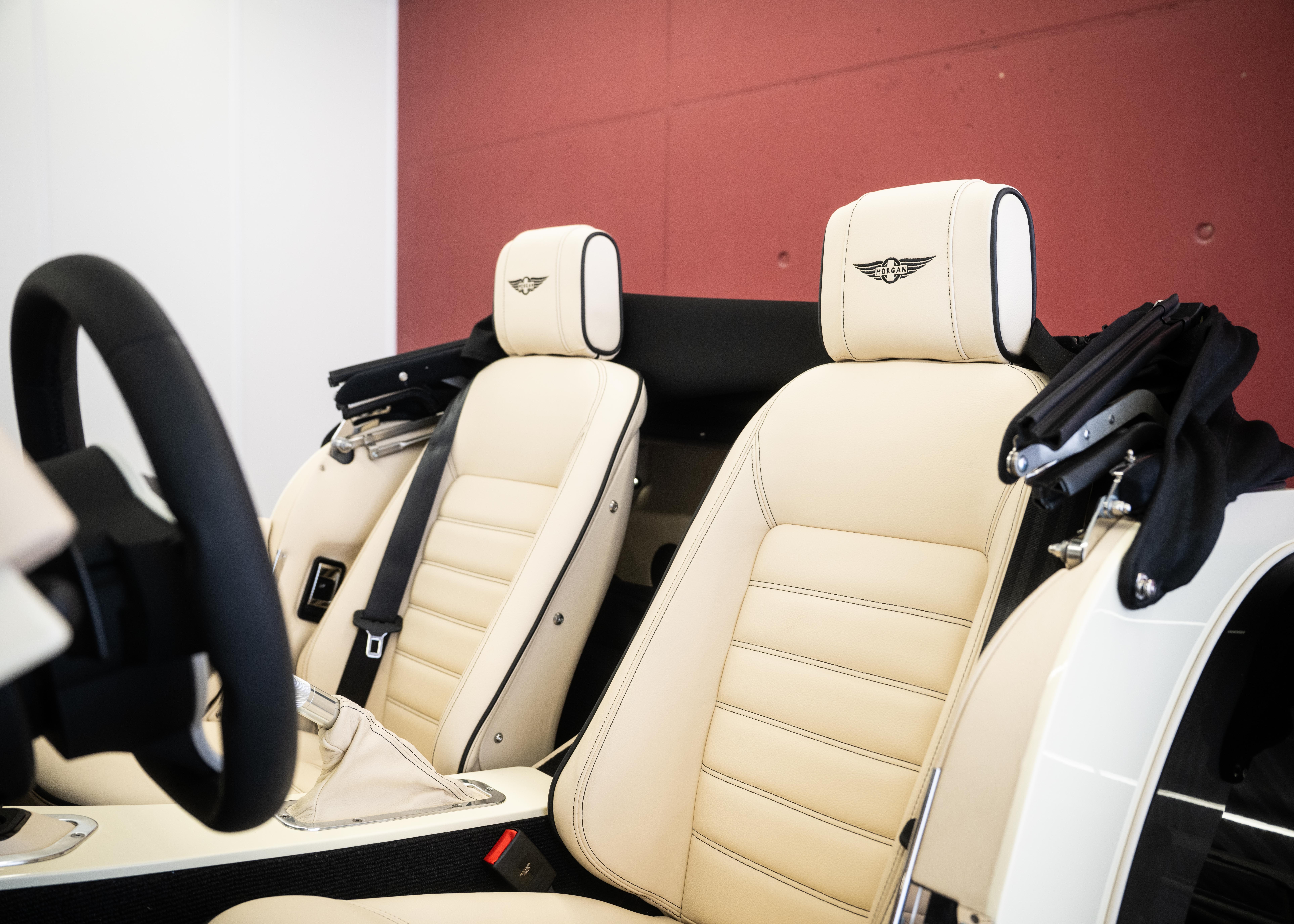 Image MORGAN 4-4 Plus Four 2.0 Automatic (Swiss new car, Two-tone Morgan paint, 30-month factory warranty)