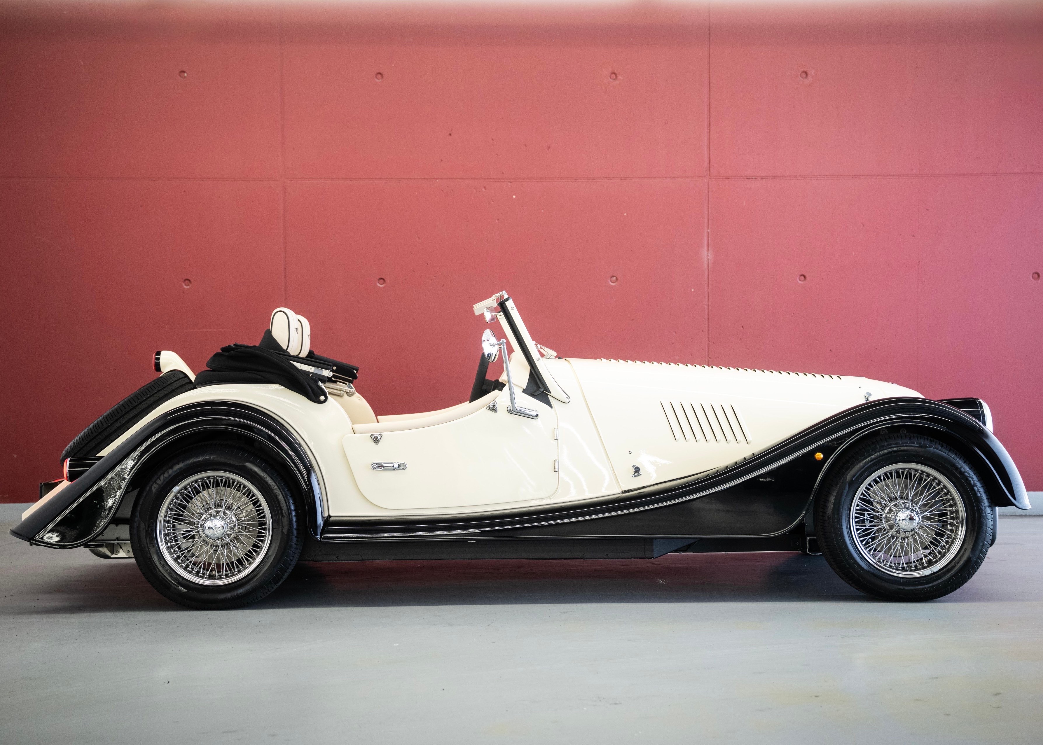 Image MORGAN 4-4 Plus Four 2.0 Automatic (Swiss new car, Two-tone Morgan paint, 30-month factory warranty)
