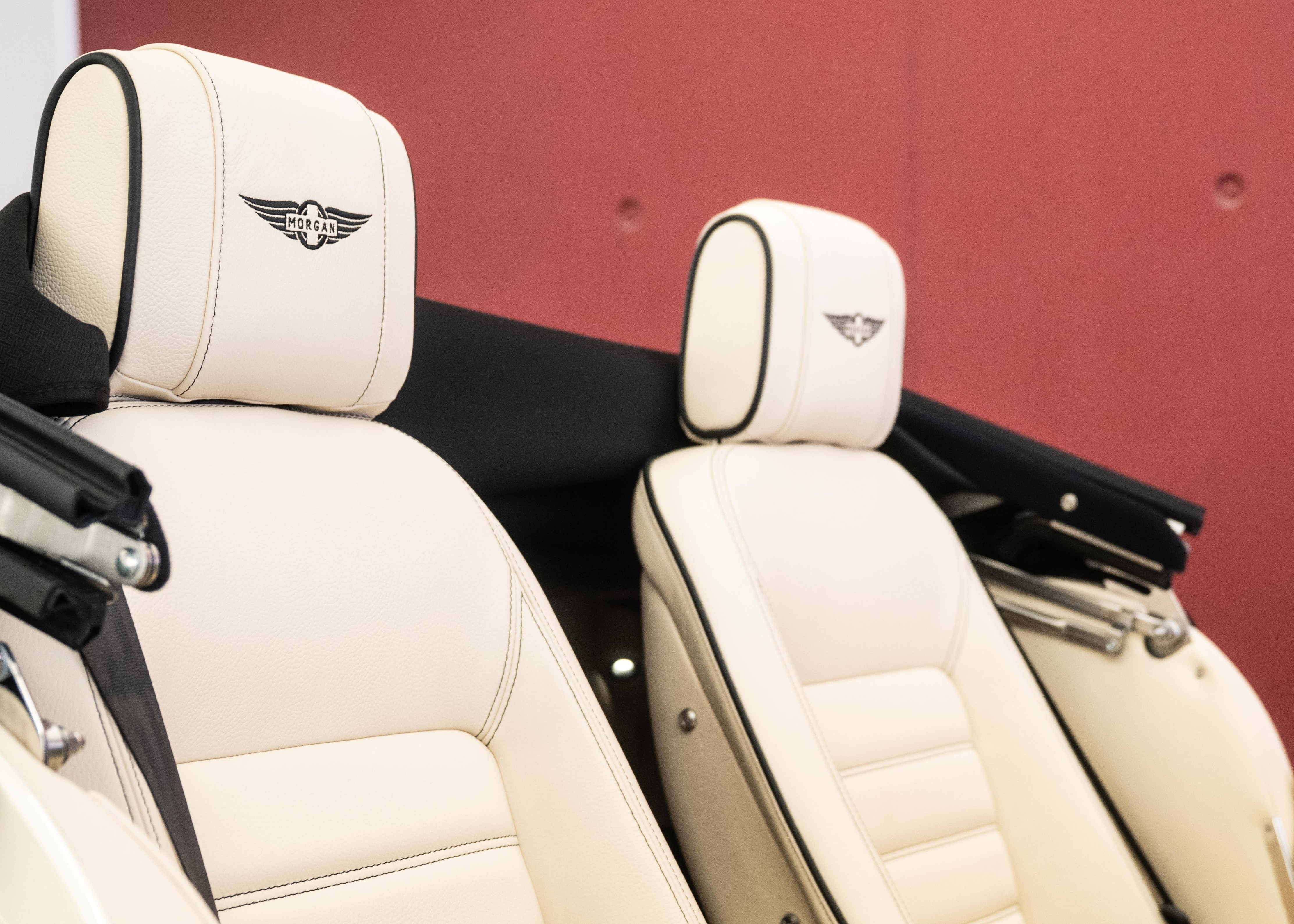 Image MORGAN 4-4 Plus Four 2.0 Automatic (Swiss new car, Two-tone Morgan paint, 30-month factory warranty)