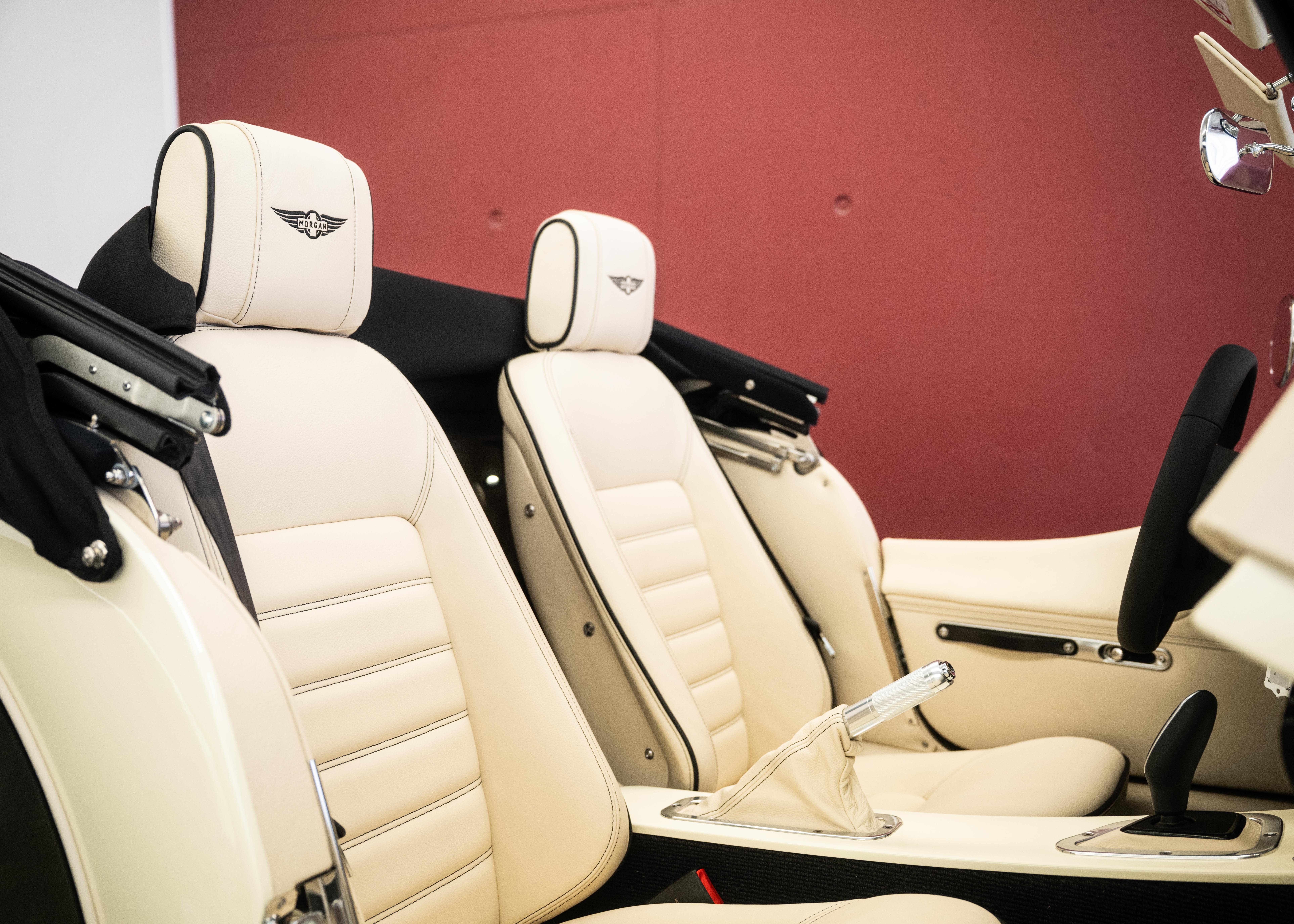 Image MORGAN 4-4 Plus Four 2.0 Automatic (Swiss new car, Two-tone Morgan paint, 30-month factory warranty)