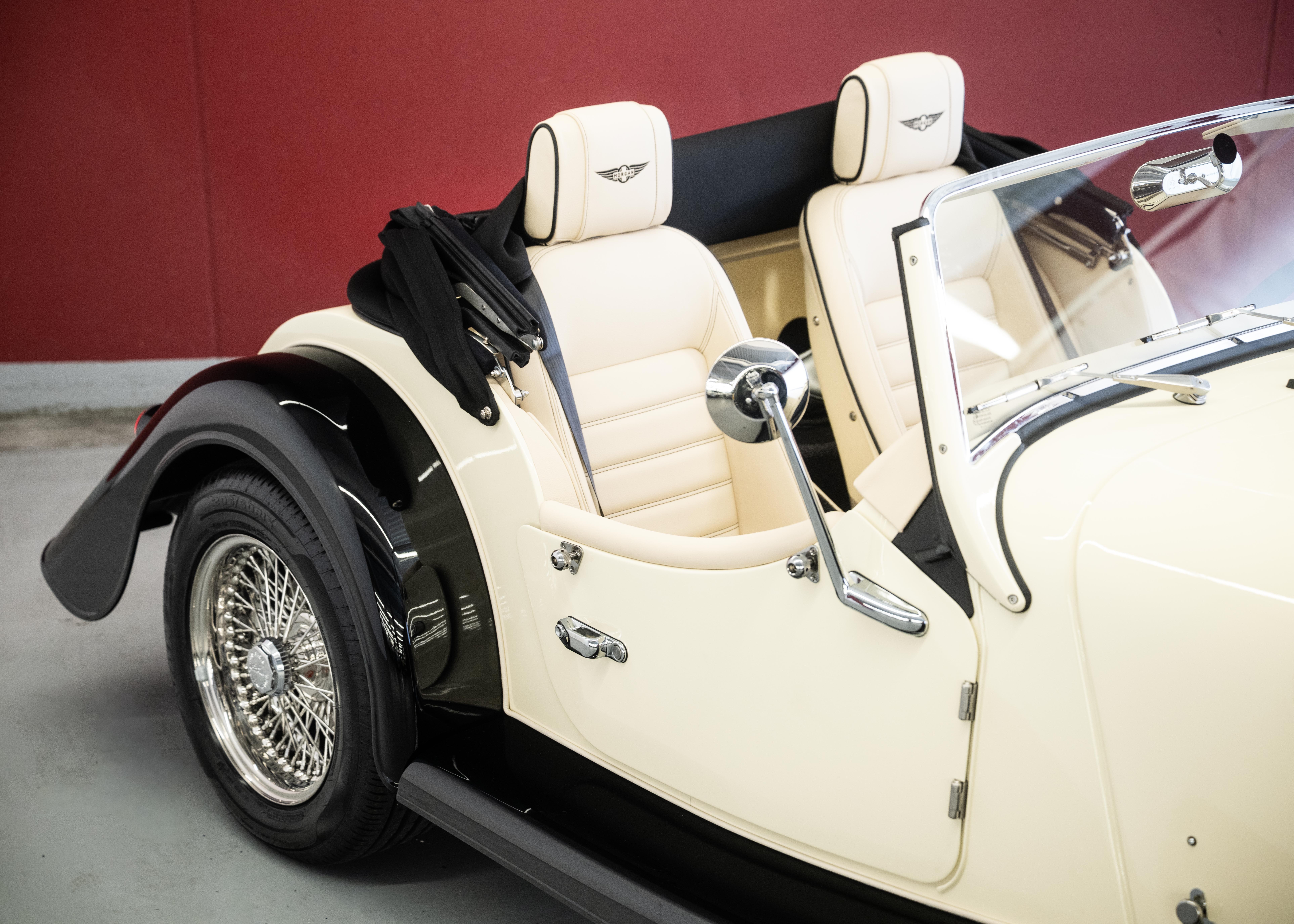 Image MORGAN 4-4 Plus Four 2.0 Automatic (Swiss new car, Two-tone Morgan paint, 30-month factory warranty)