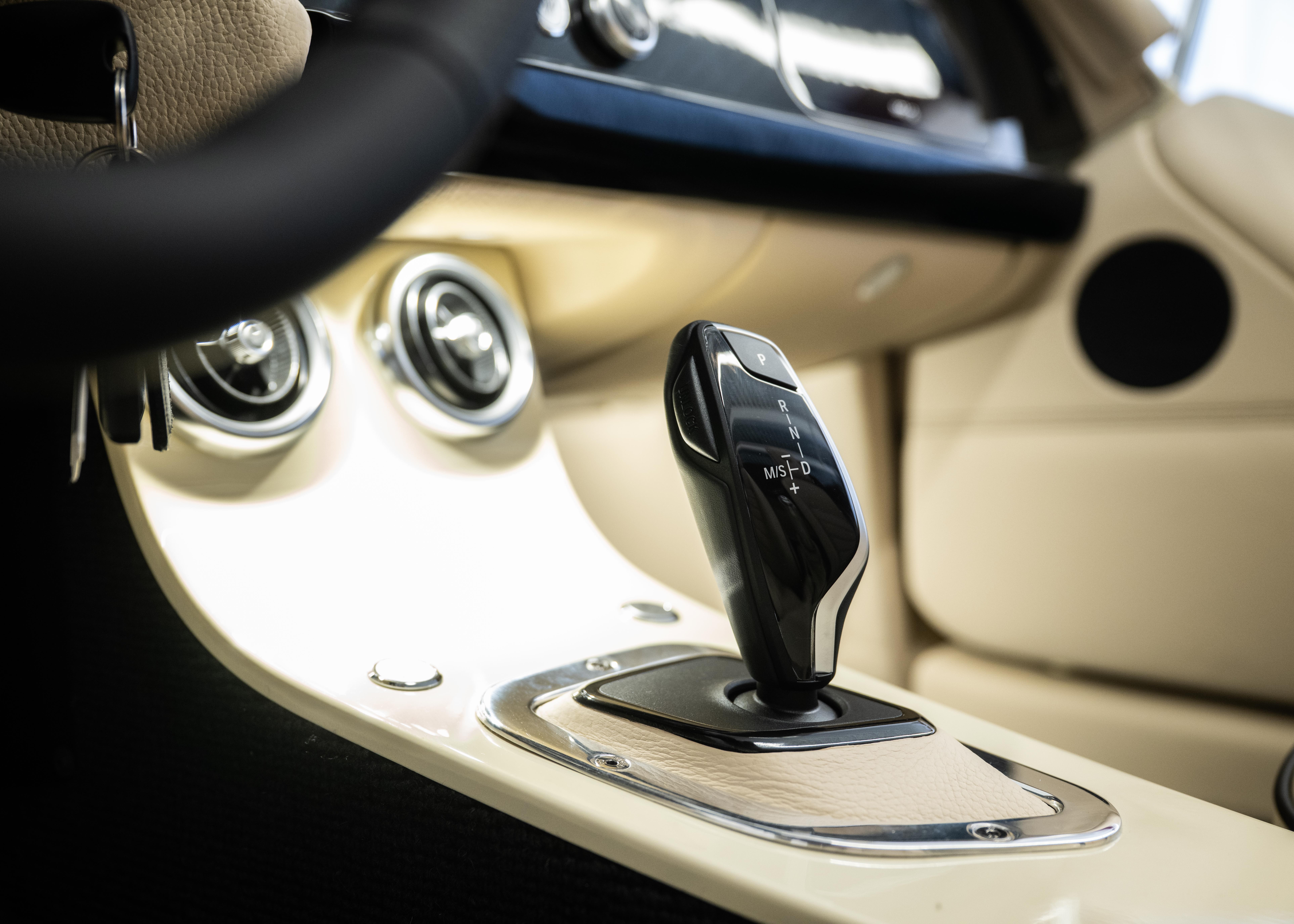 Image MORGAN 4-4 Plus Four 2.0 Automatic (Swiss new car, Two-tone Morgan paint, 30-month factory warranty)