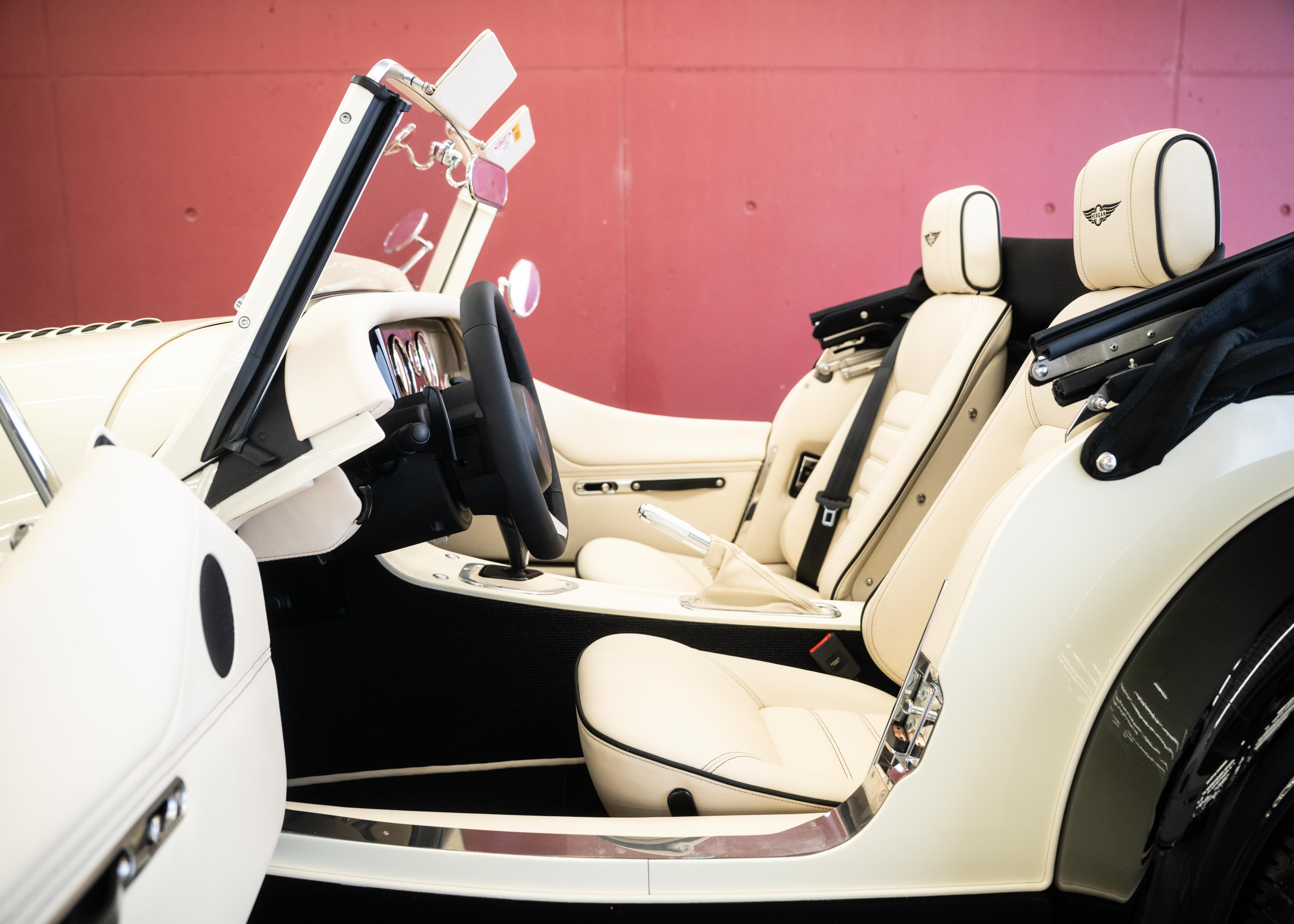 Image MORGAN 4-4 Plus Four 2.0 Automatic (Swiss new car, Two-tone Morgan paint, 30-month factory warranty)