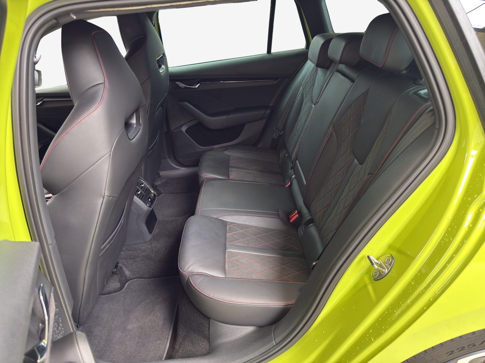 SKODA Octavia Combi 2.0 TDI DSG RS 4x4-image-11