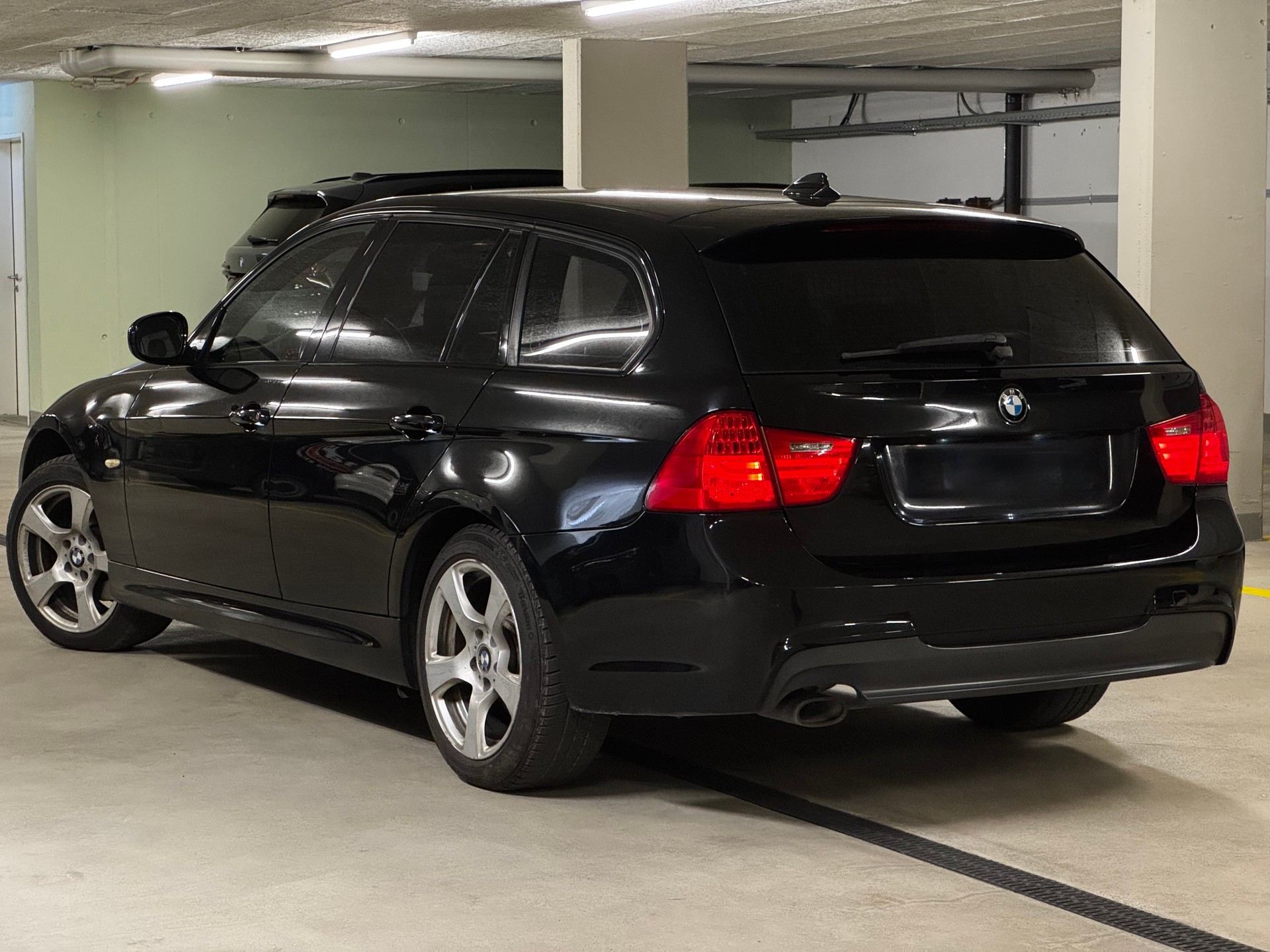 BMW 320d xDrive-image-1