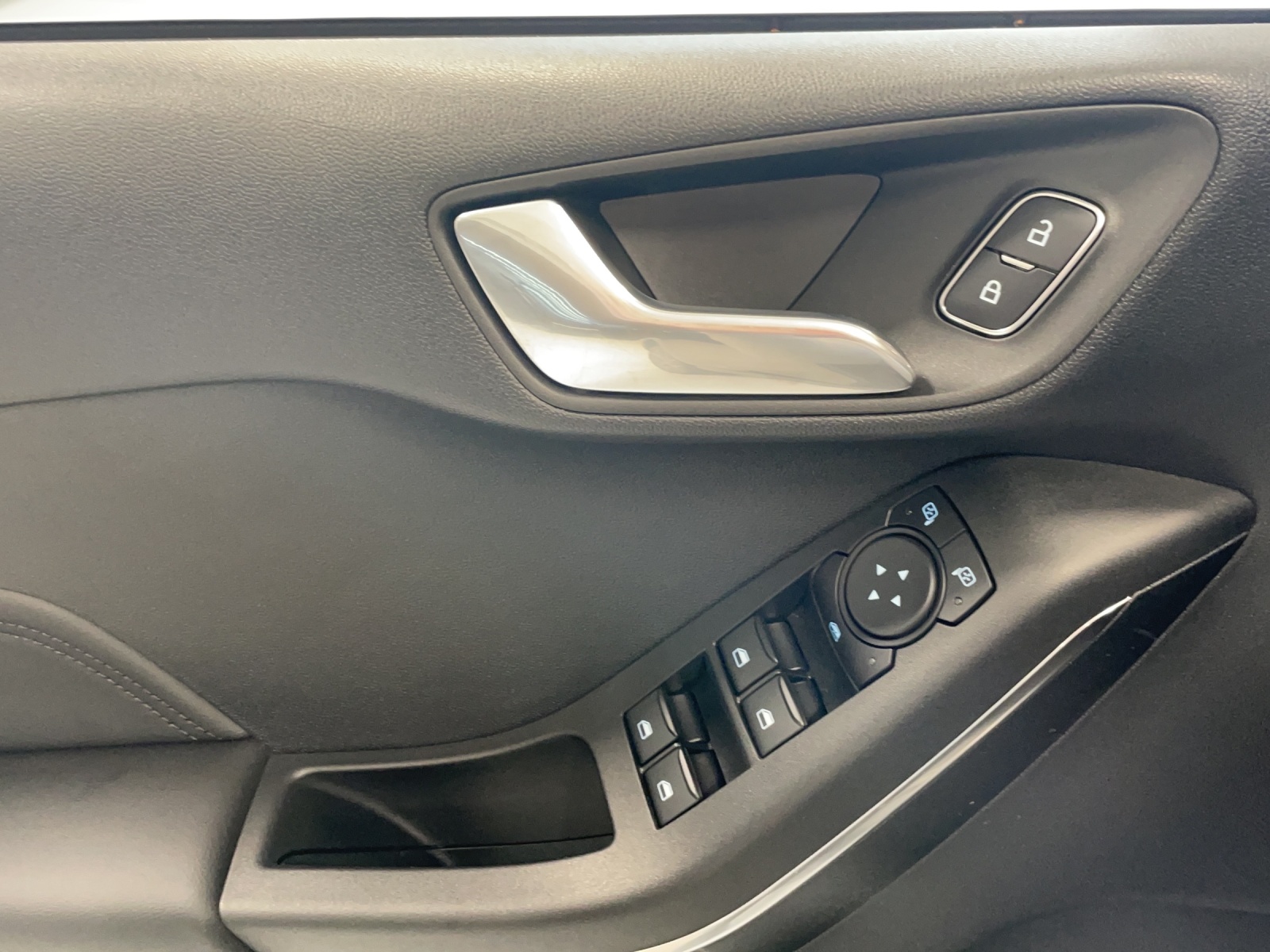 FORD Fiesta 1.0 EcoB Hybrid ST-Line X-image-10