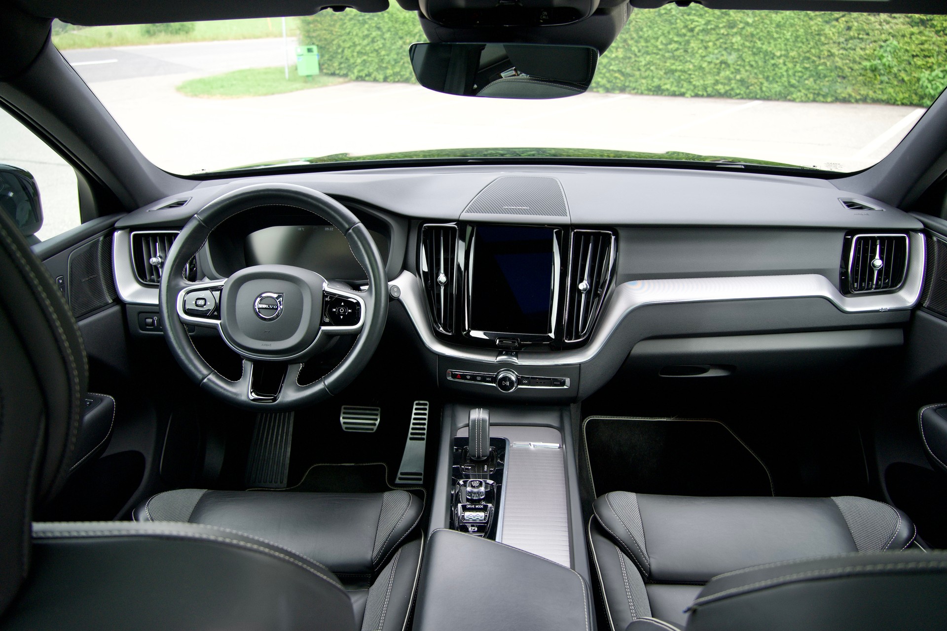 VOLVO 2.0 T6 TE R-Design eAWD-image-2