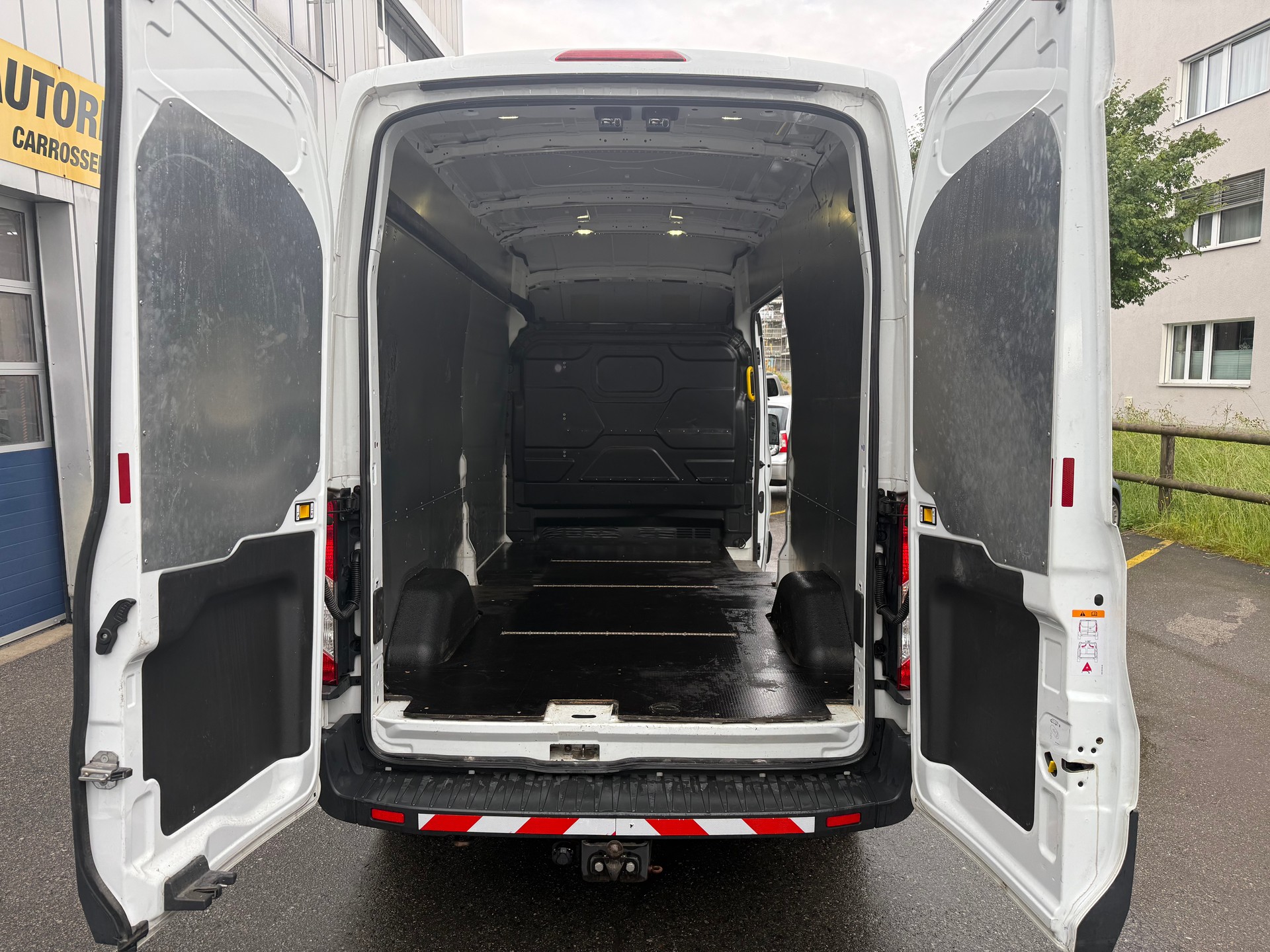 FORD Transit Van 350 L3H2 Trend RWD-image-11