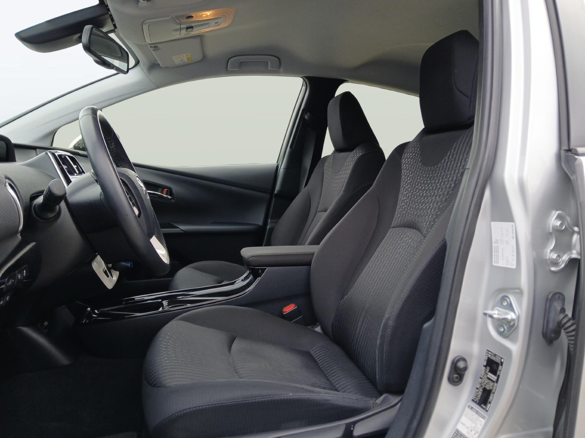 TOYOTA Prius 1.8 VVTi HSD Sol Premium-image-8