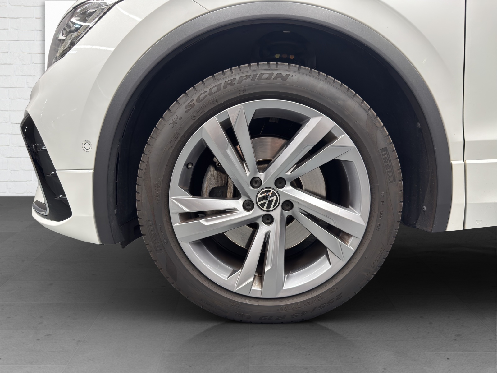 VW Tiguan 2.0 TDI SCR R-Line DSG-image-5
