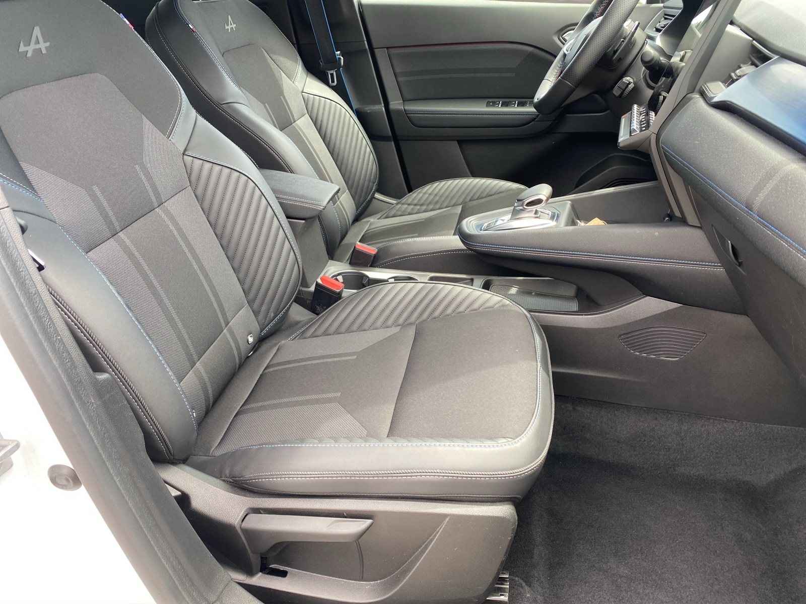 RENAULT Captur 1.3 TCe Esprit Alpine EDC-image-11