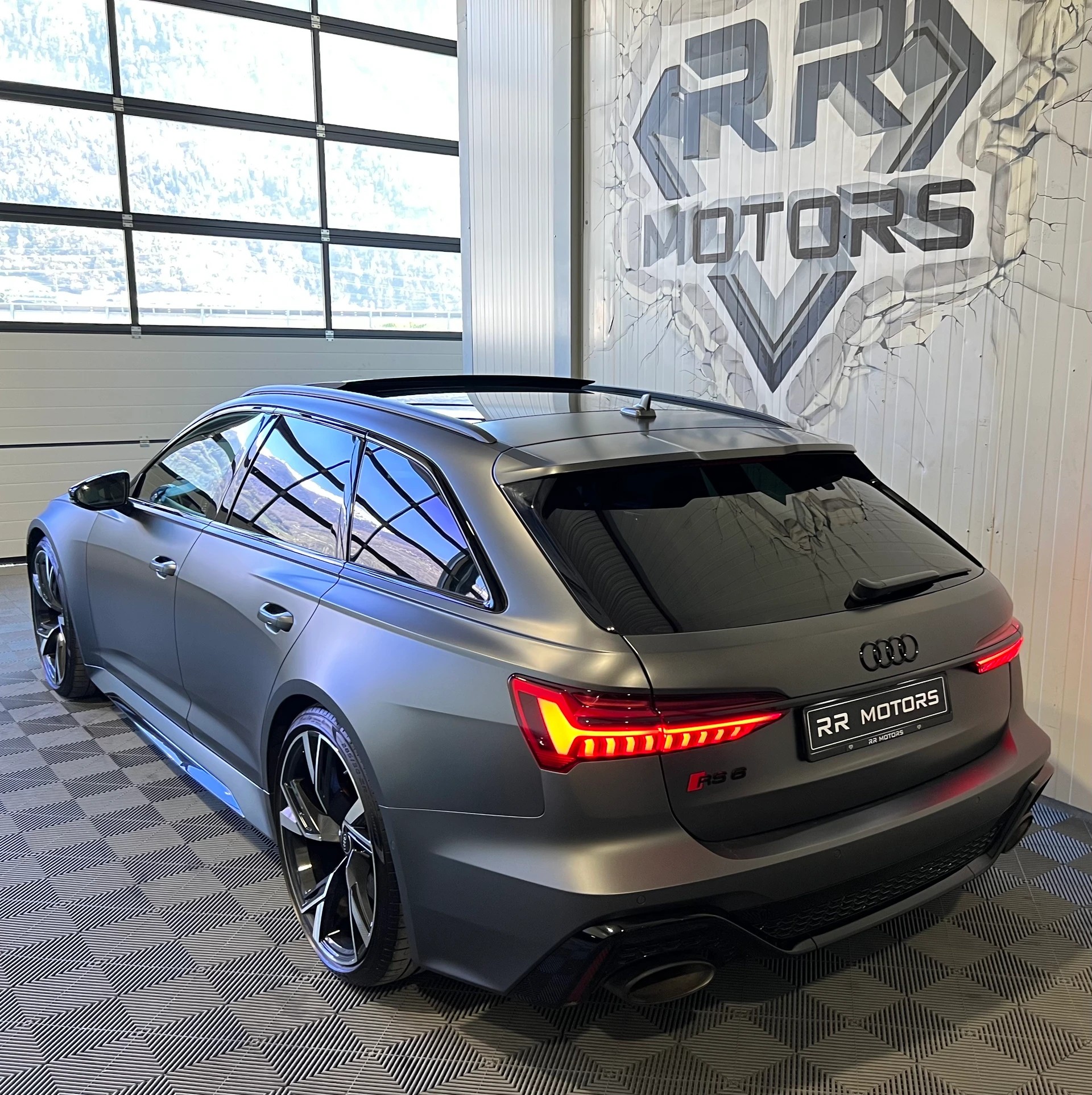 AUDI RS6 Avant 4.0 TFSI V8 quattro-image-2