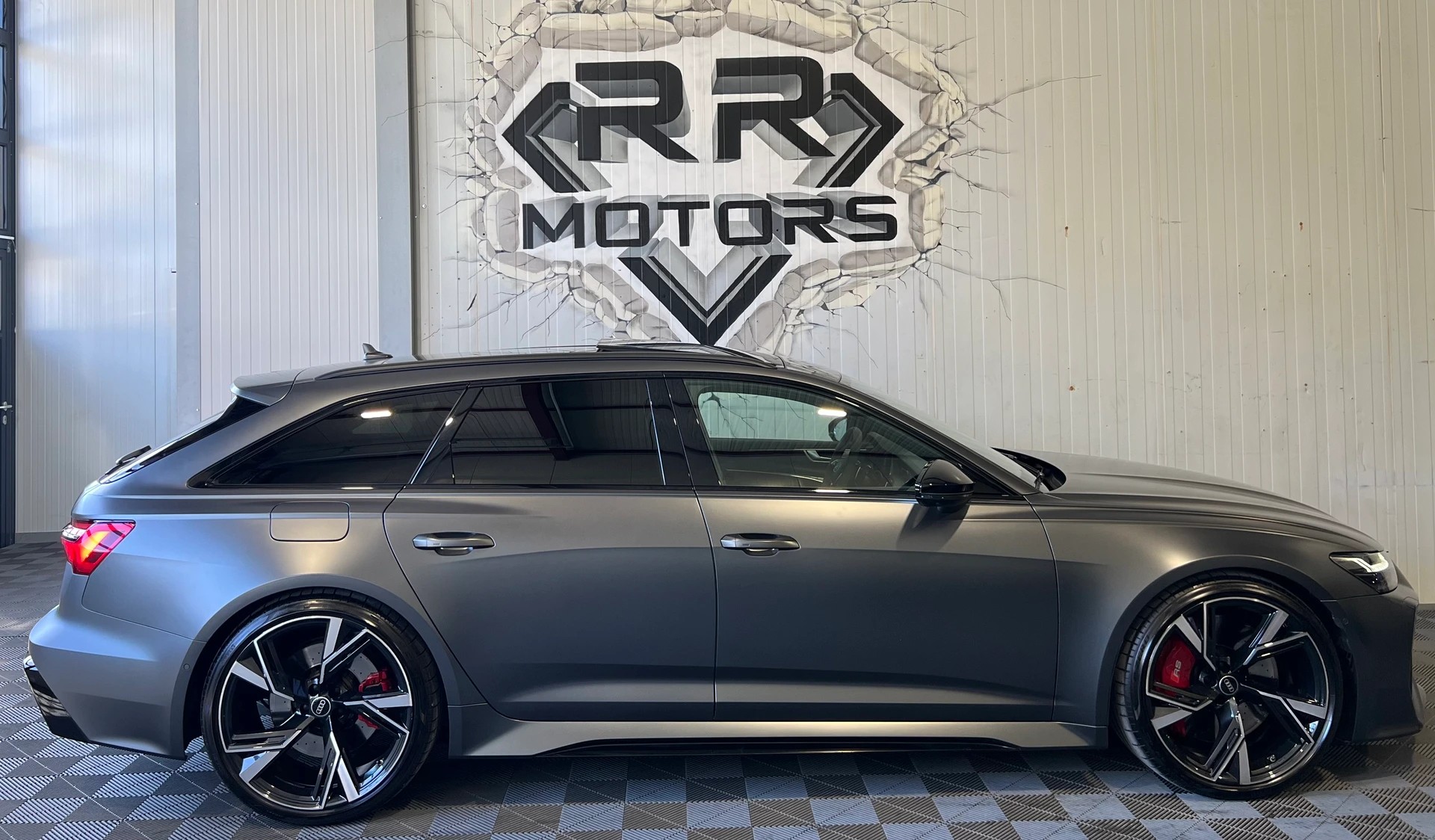 AUDI RS6 Avant 4.0 TFSI V8 quattro-image-4