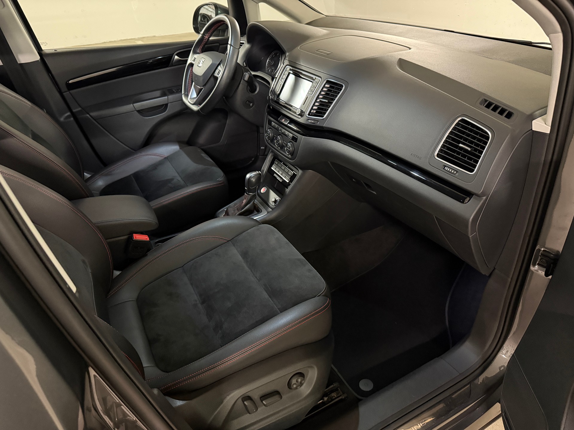 SEAT Alhambra 2.0 TDI 4Drive SWISS FR-image-9