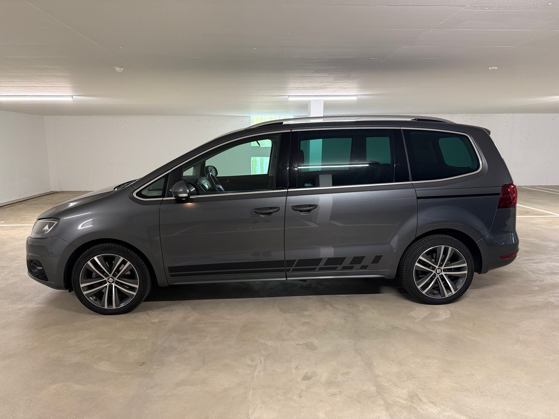 SEAT Alhambra 2.0 TDI 4Drive SWISS FR-image-1