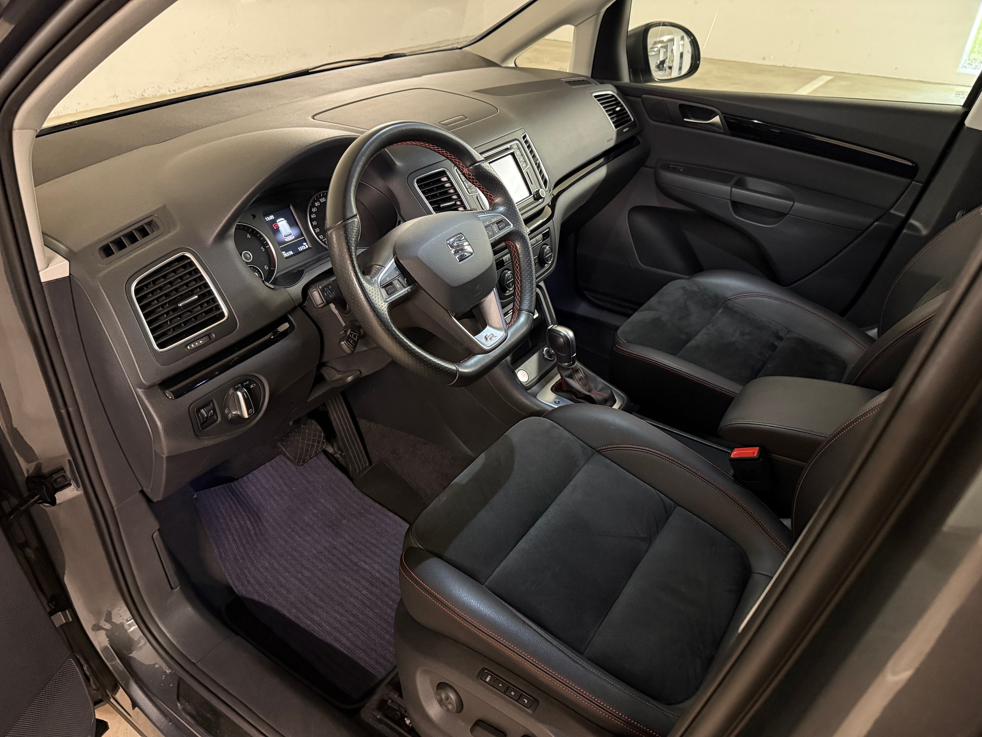 SEAT Alhambra 2.0 TDI 4Drive SWISS FR-image-8