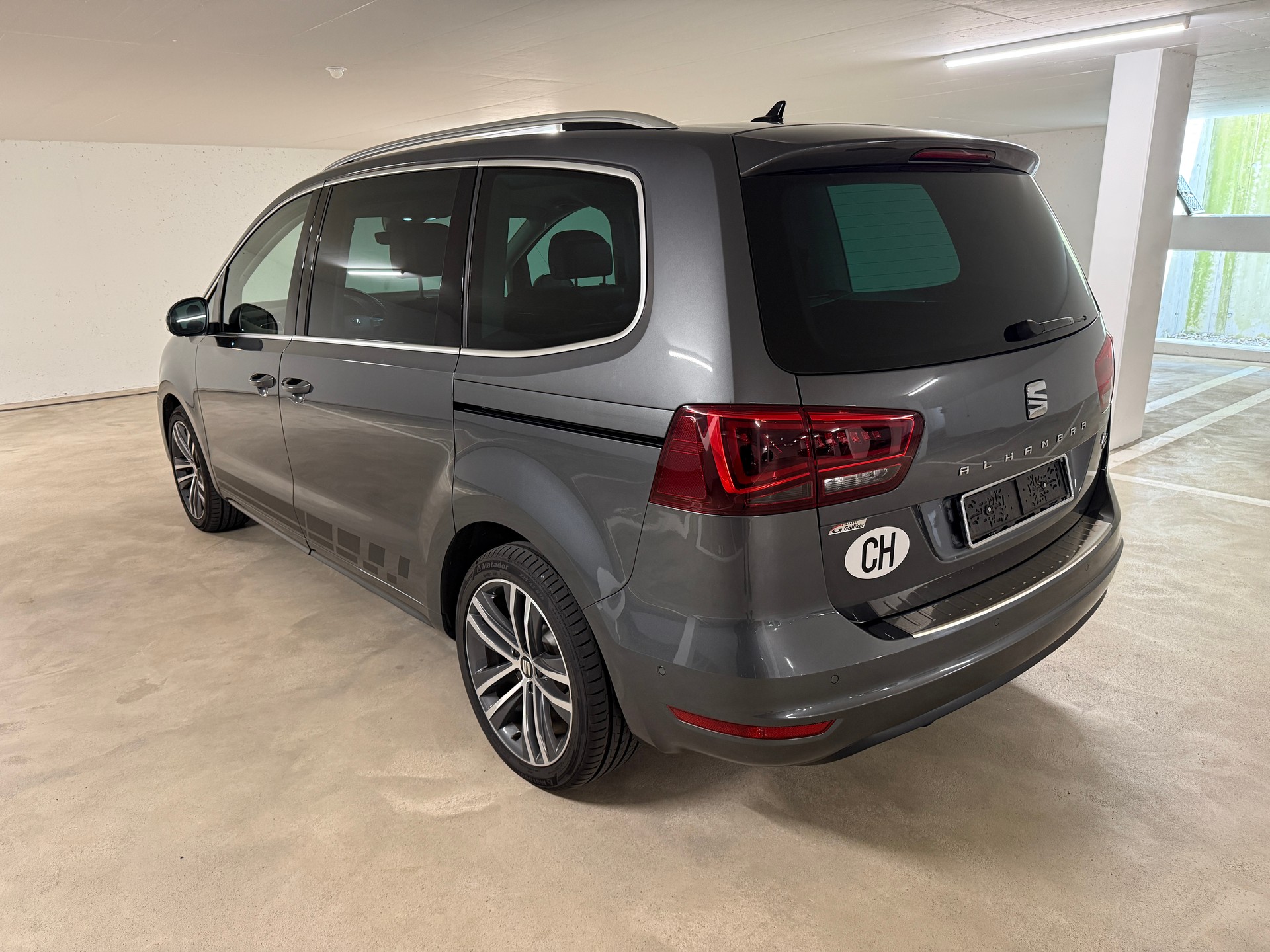 SEAT Alhambra 2.0 TDI 4Drive SWISS FR-image-2