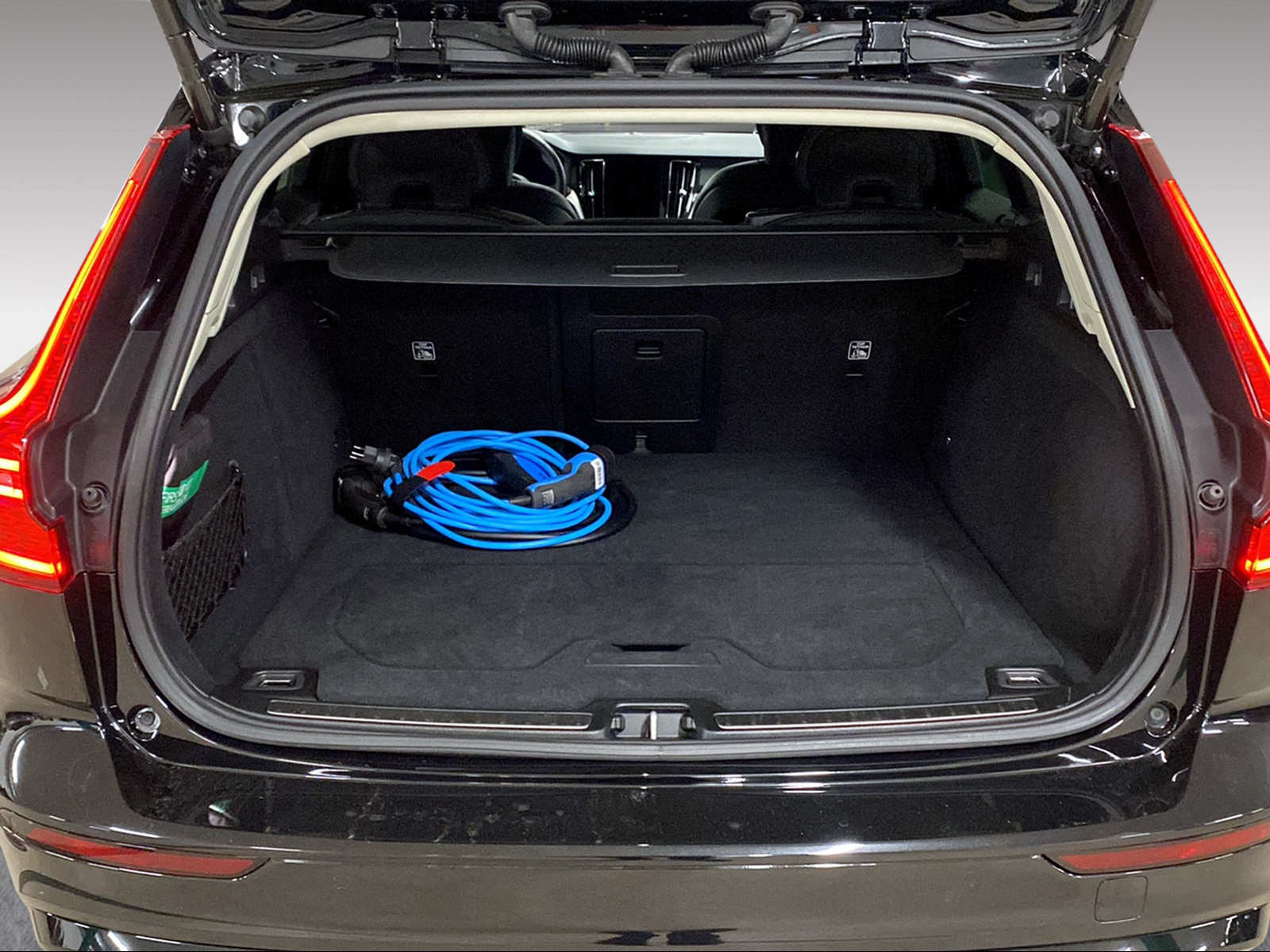 VOLVO V60 2.0 T6 TE Plus Dark eAWD-image-14