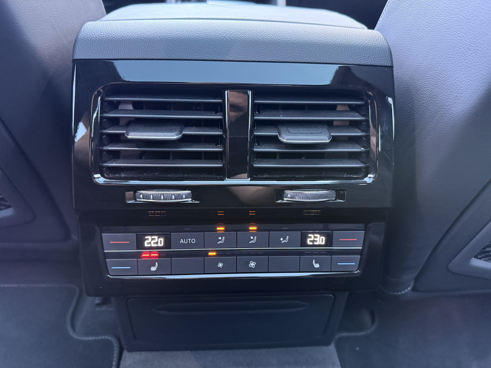 VW Touareg 4.0 V8 TDI R-Line Tiptronic-image-10
