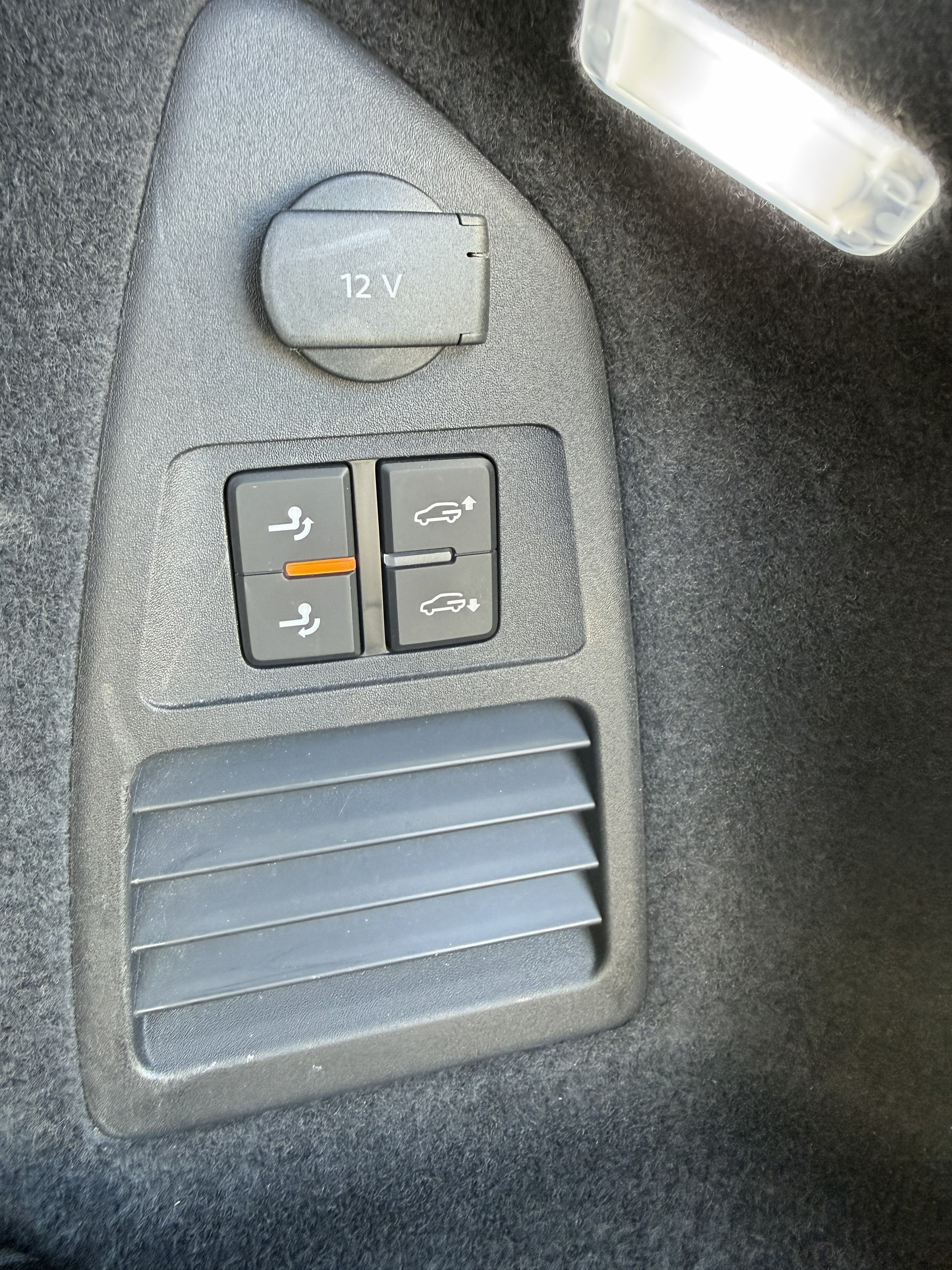 VW Touareg 4.0 V8 TDI R-Line Tiptronic-image-14