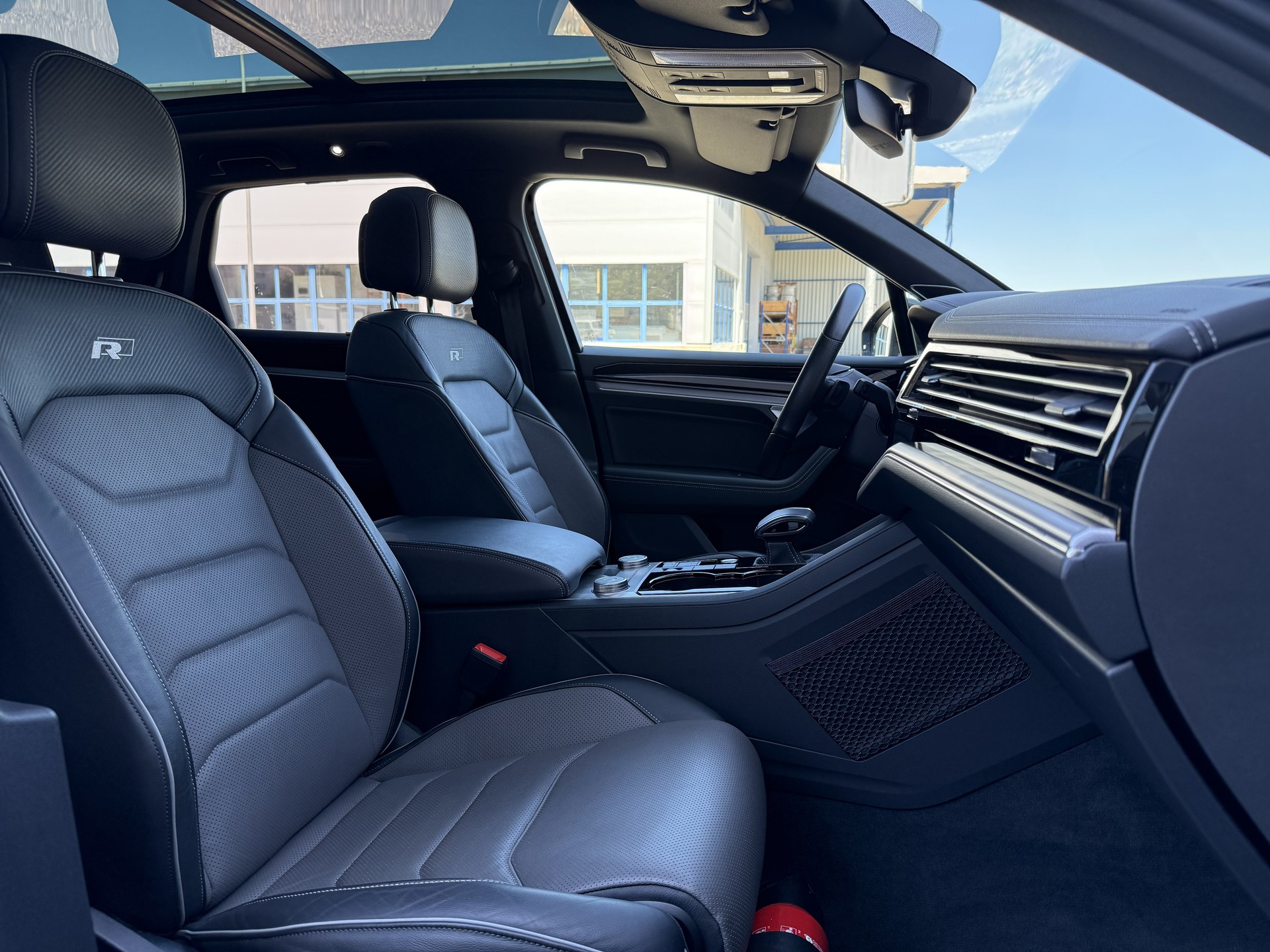 VW Touareg 4.0 V8 TDI R-Line Tiptronic-image-8