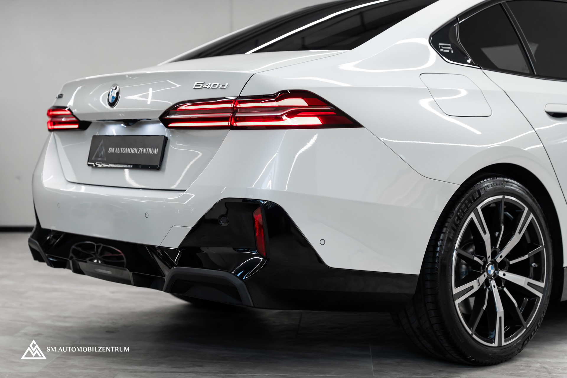 BMW 540d xDrive 48V M Sport / Panorama / Head-Up / Bowers&Wilkins / Sitzbelüftung-image-8