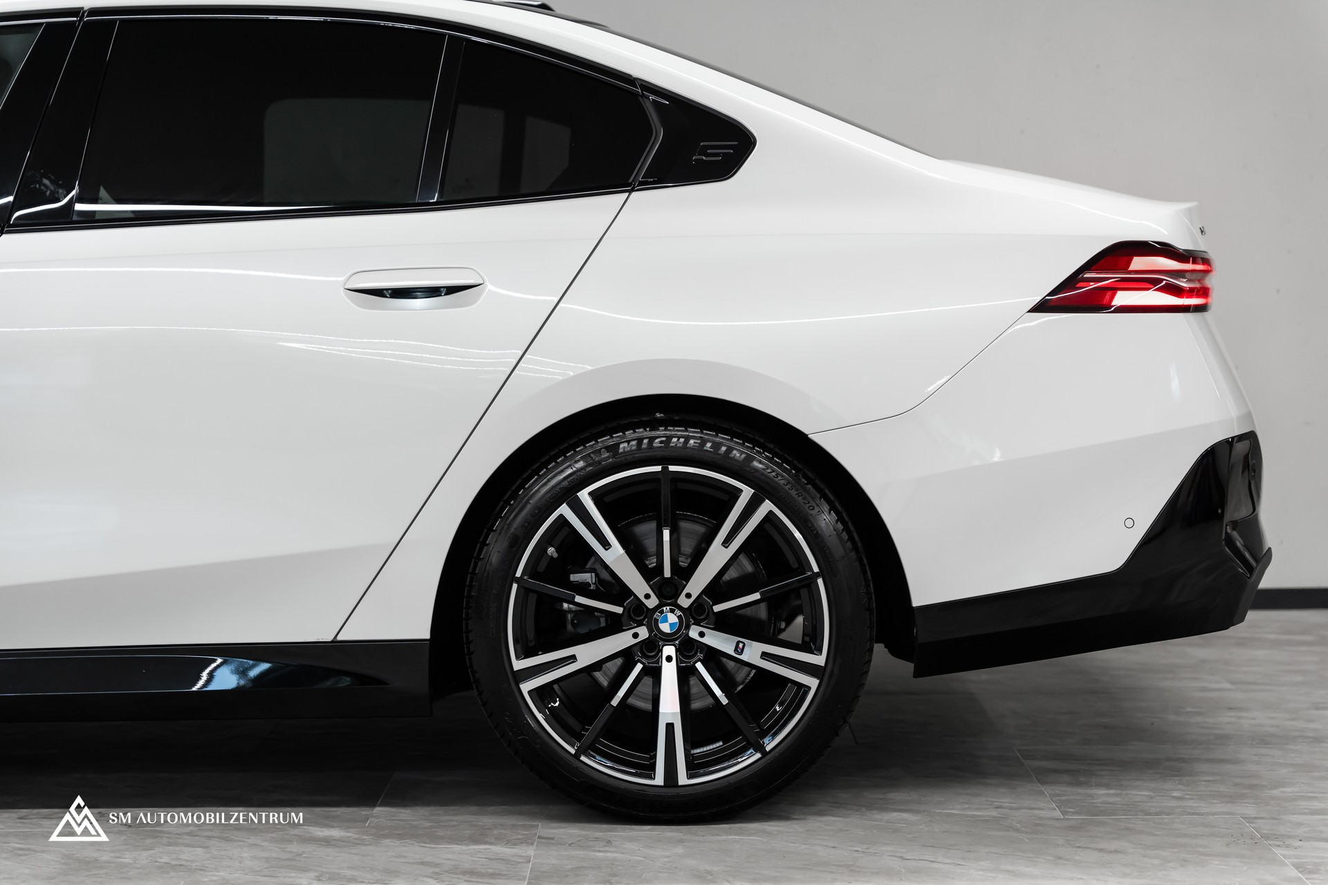 BMW 540d xDrive 48V M Sport / Panorama / Head-Up / Bowers&Wilkins / Sitzbelüftung-image-6