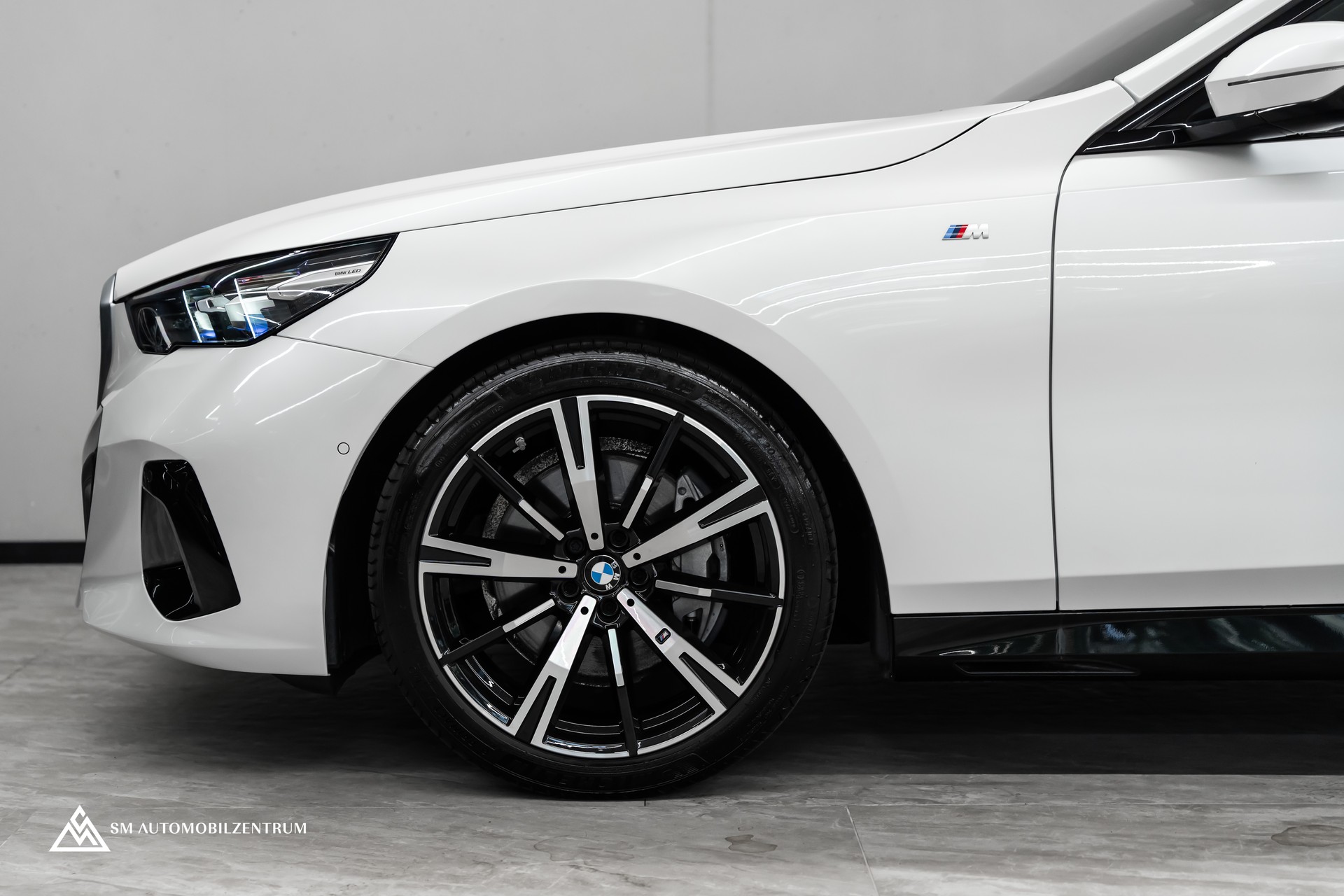 BMW 540d xDrive 48V M Sport / Panorama / Head-Up / Bowers&Wilkins / Sitzbelüftung-image-5