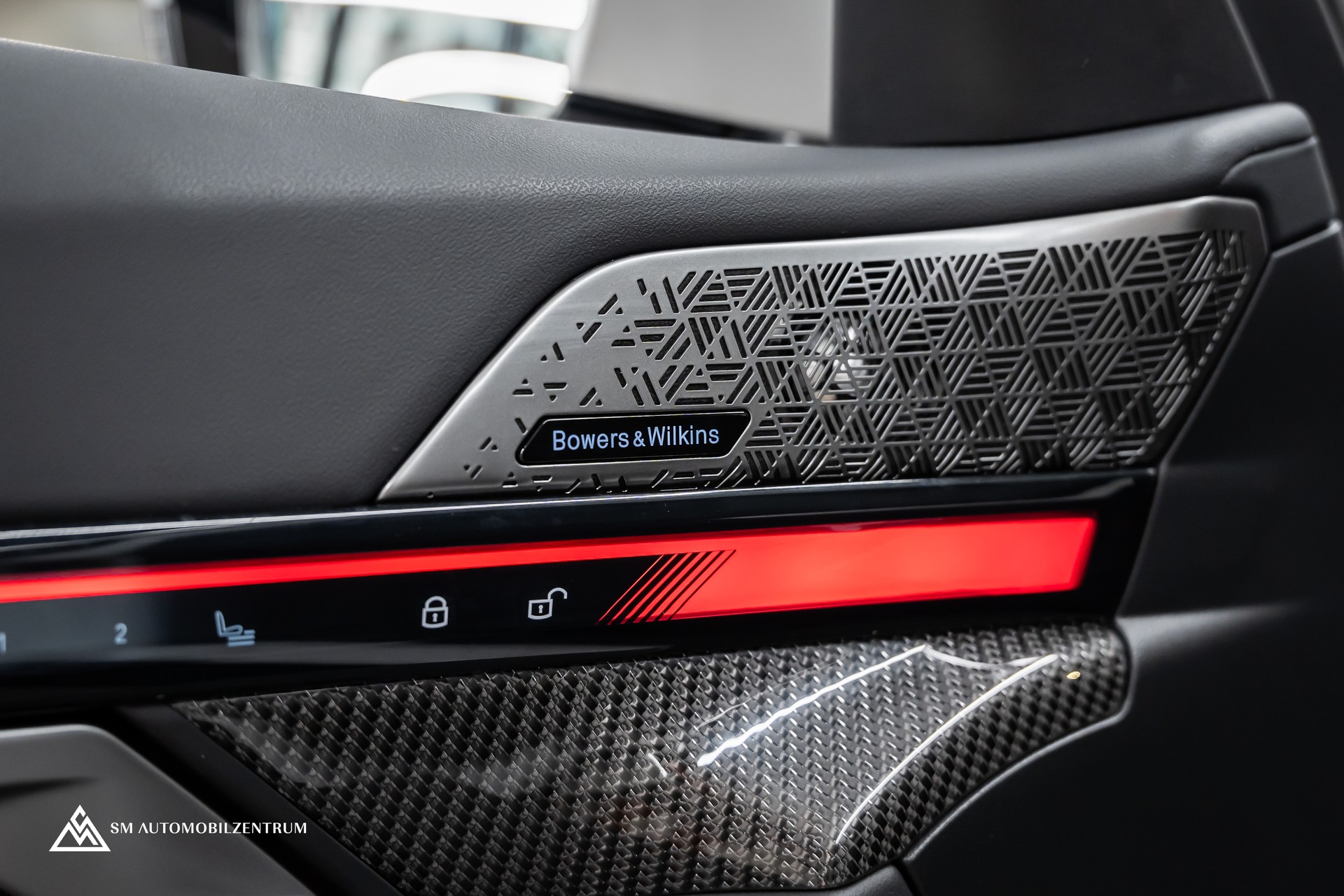 BMW 540d xDrive 48V M Sport / Panorama / Head-Up / Bowers&Wilkins / Sitzbelüftung-image-24