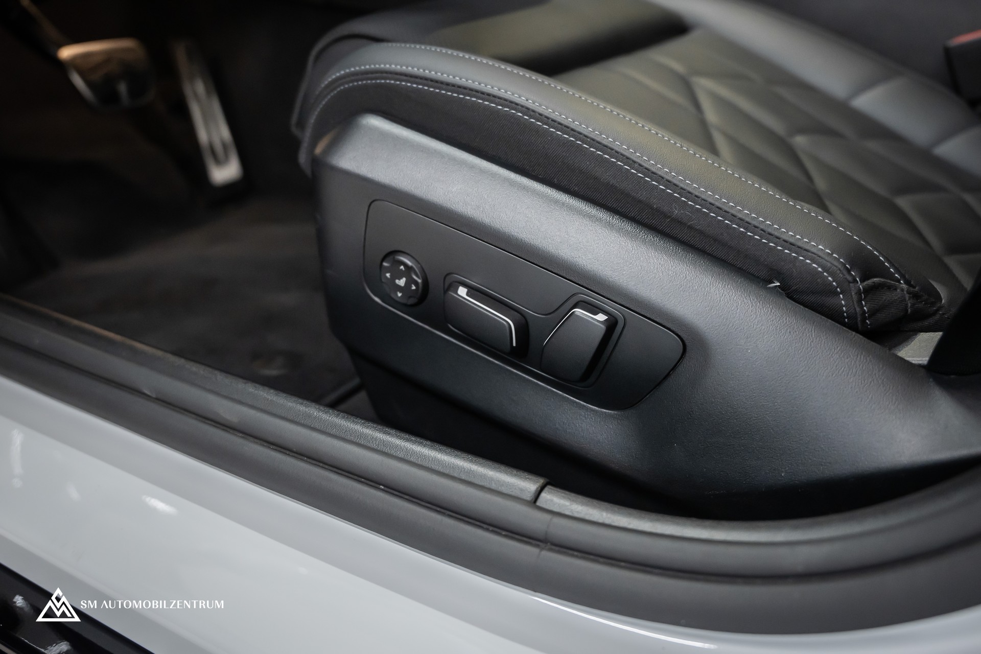 BMW 540d xDrive 48V M Sport / Panorama / Head-Up / Bowers&Wilkins / Sitzbelüftung-image-26