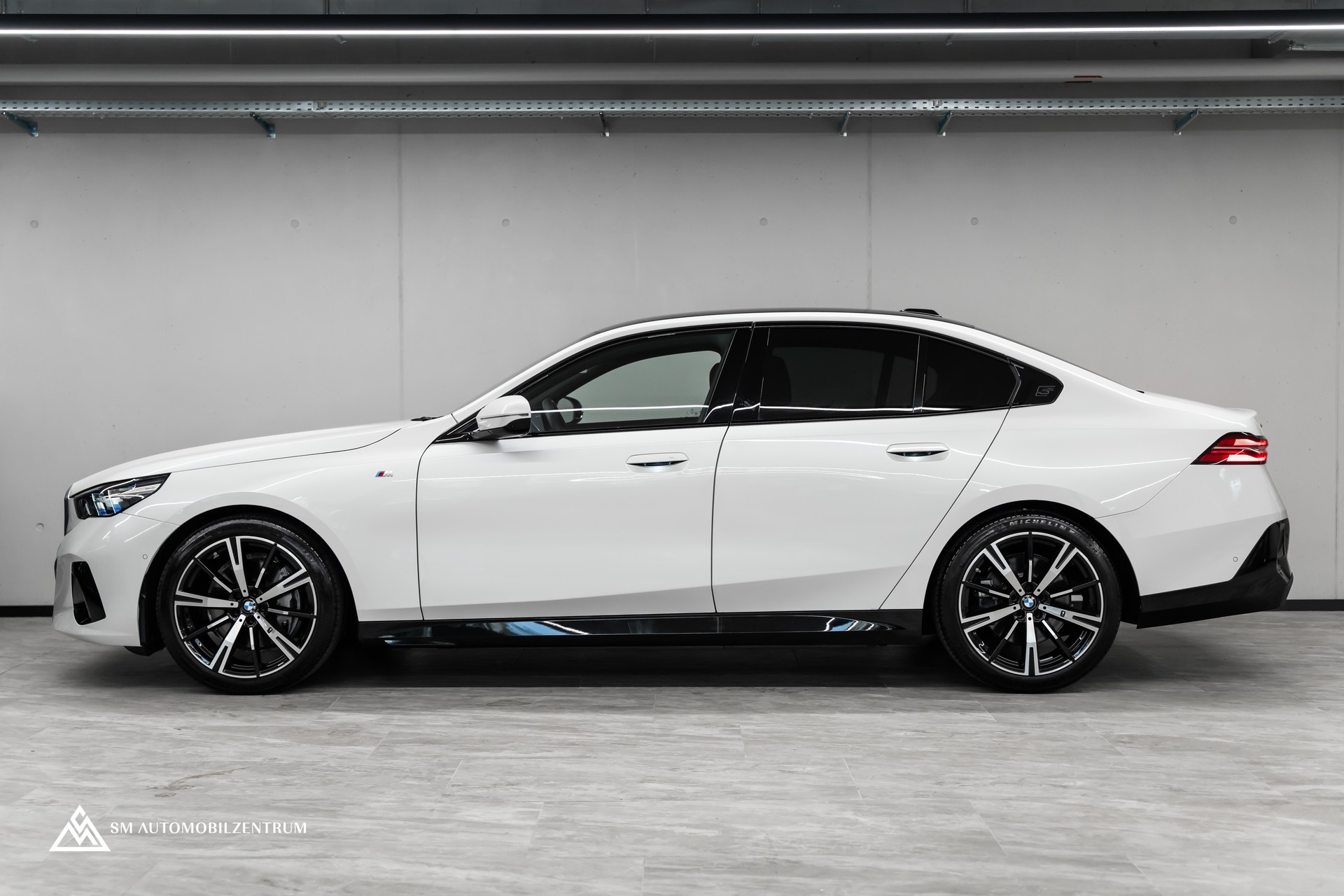 BMW 540d xDrive 48V M Sport / Panorama / Head-Up / Bowers&Wilkins / Sitzbelüftung-image-4