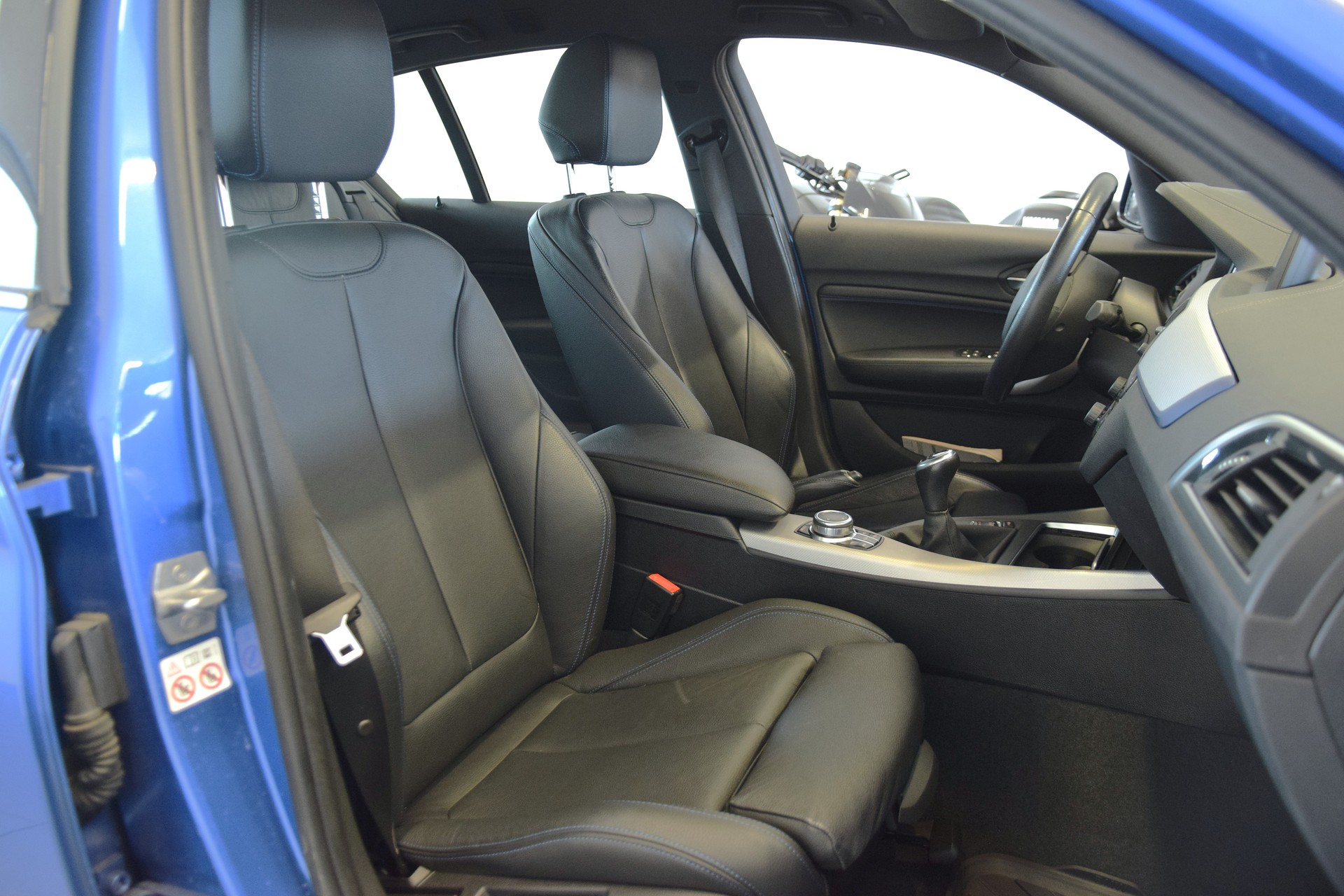 BMW 118i Edition Sport Line-image-9
