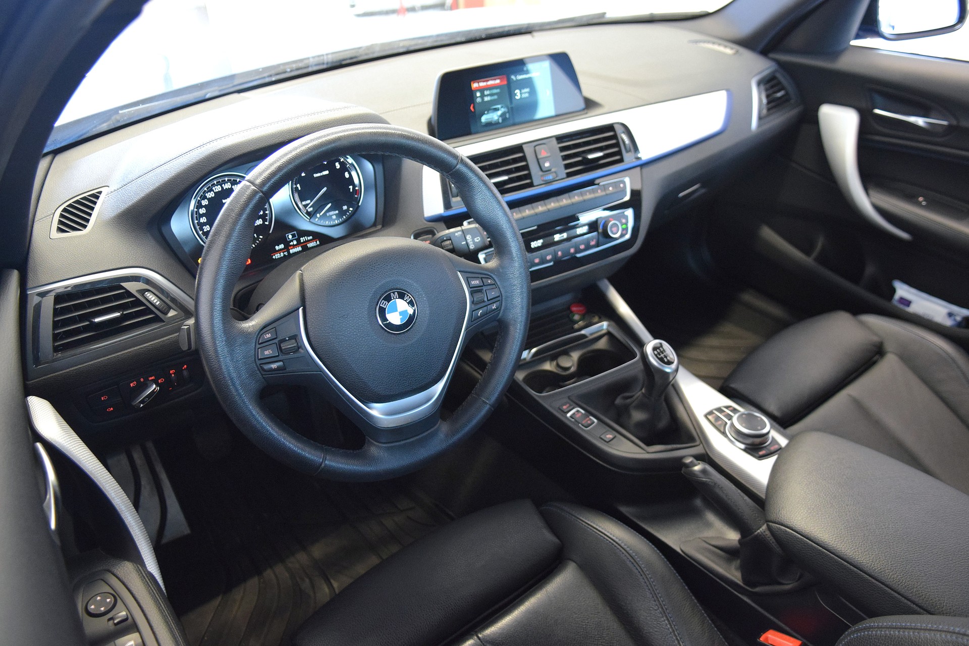 BMW 118i Edition Sport Line-image-12