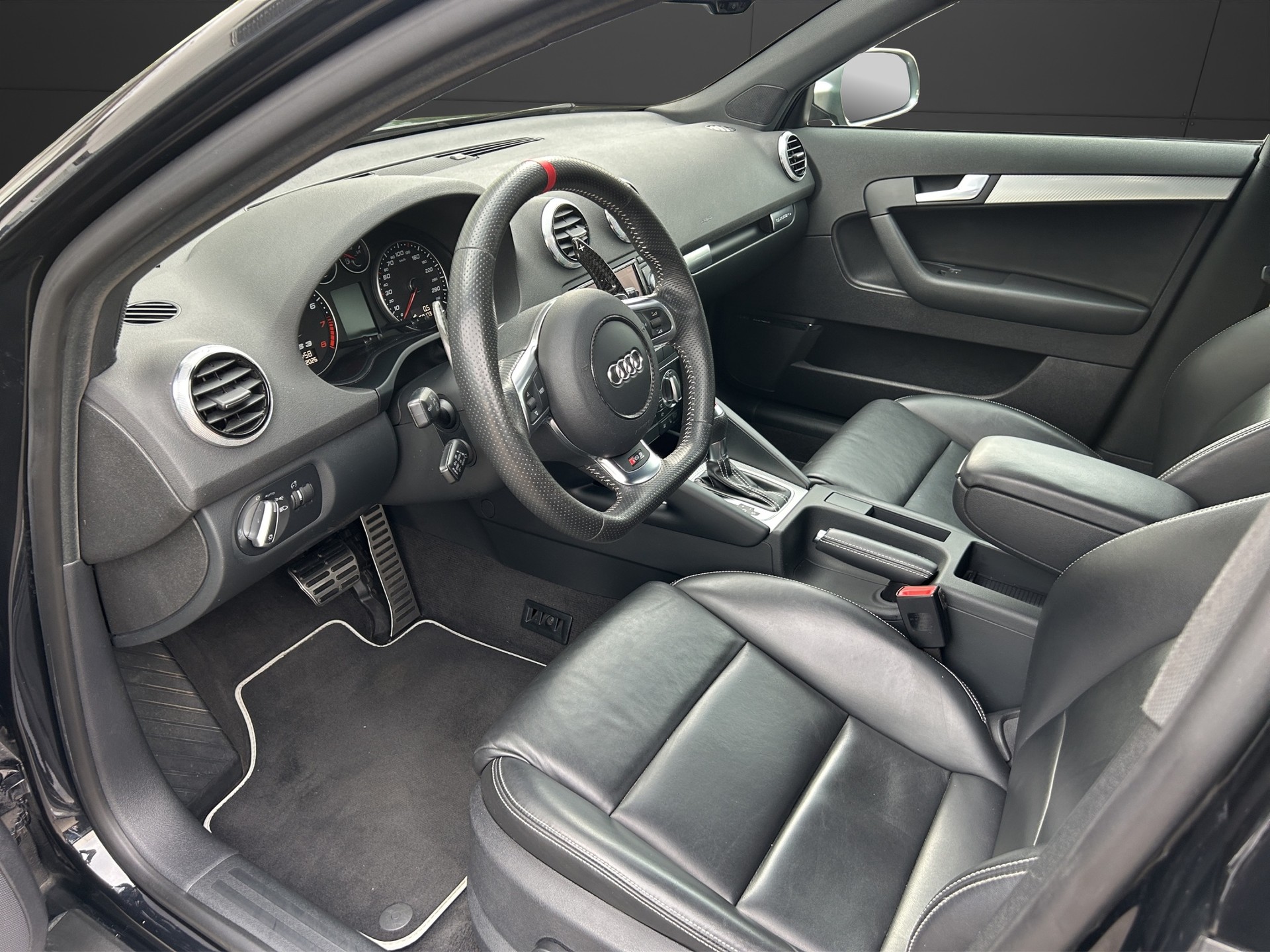 AUDI RS3 Sportback 2.5 TFSI quattro S-tronic-image-6