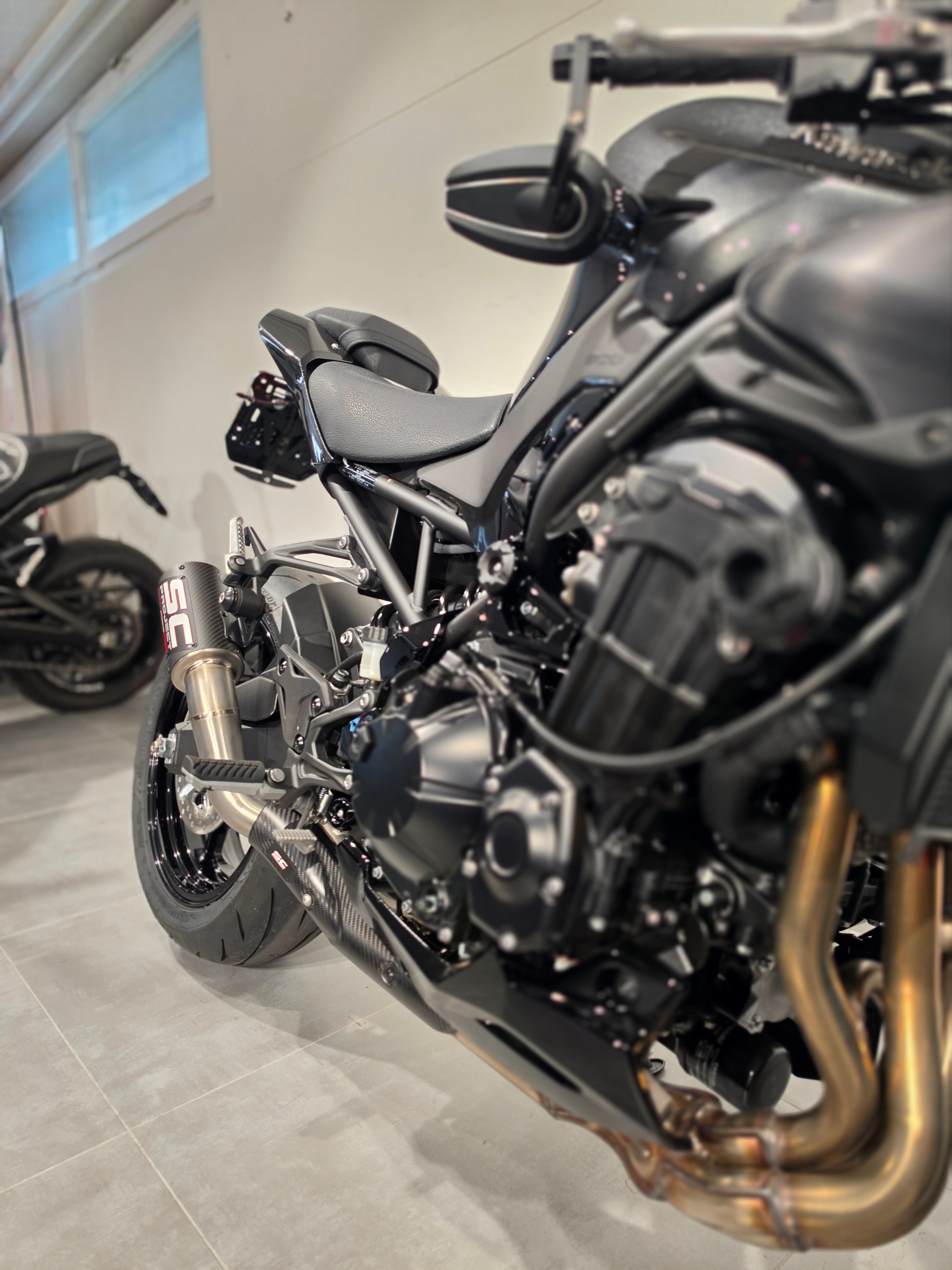 KAWASAKI Z 900 (70kW)-showroom-element-2
