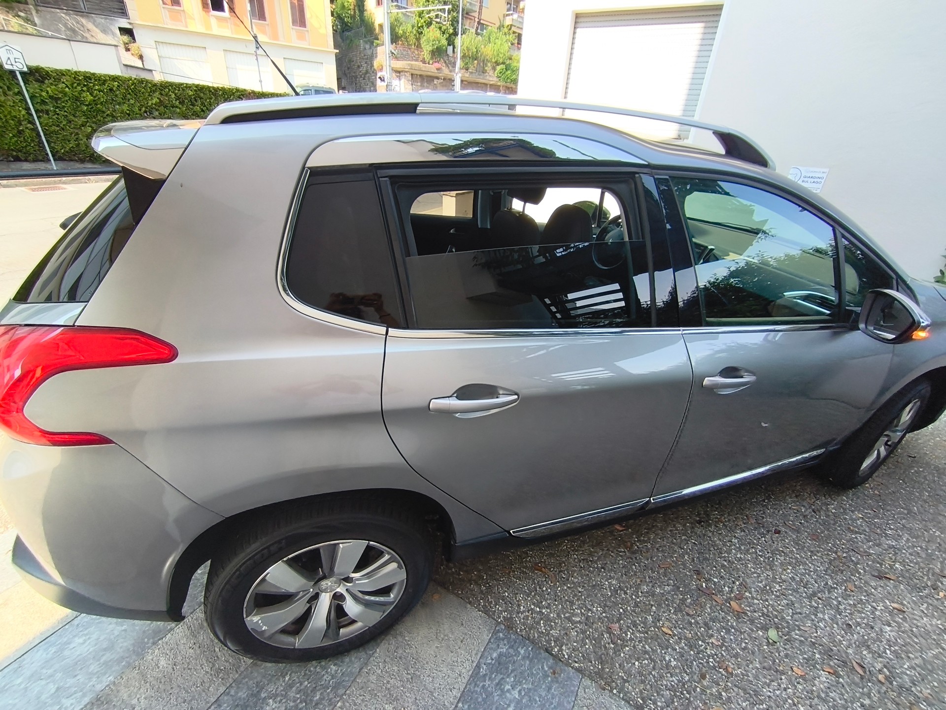 PEUGEOT 1.6 VTi Allure-image-2