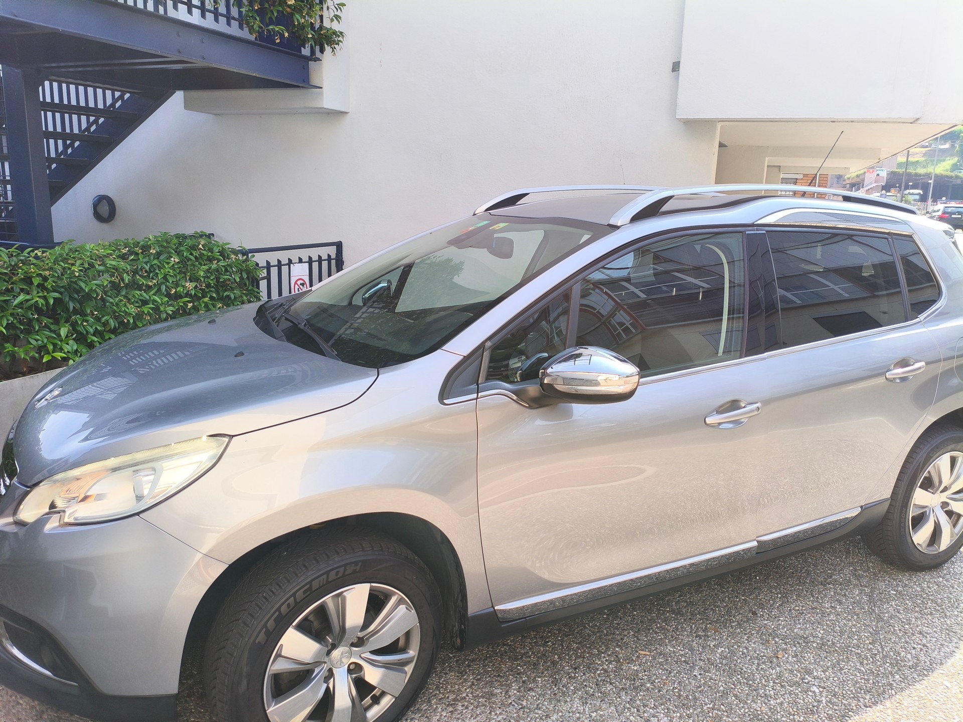PEUGEOT 1.6 VTi Allure-image-3