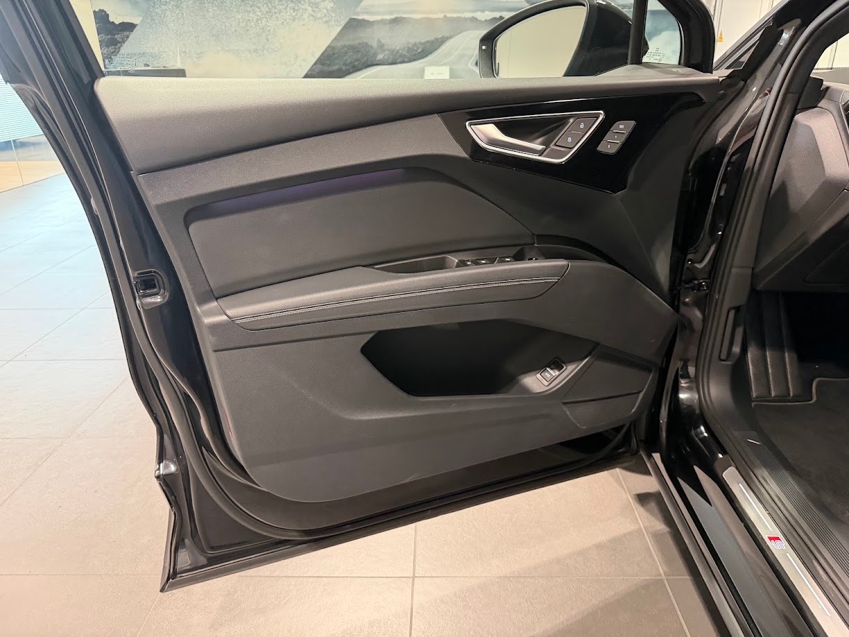 AUDI Q4 Sportback e-tron 50 quattro-image-2